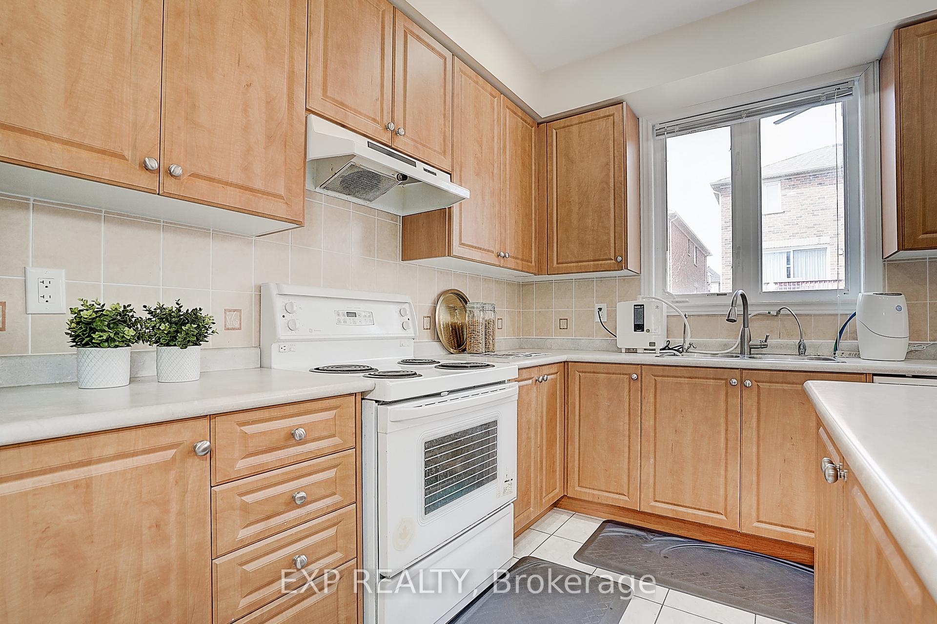 Photo 44 of 14 Arnold Heights Drive, Markham, Victoria Square — HOMEH