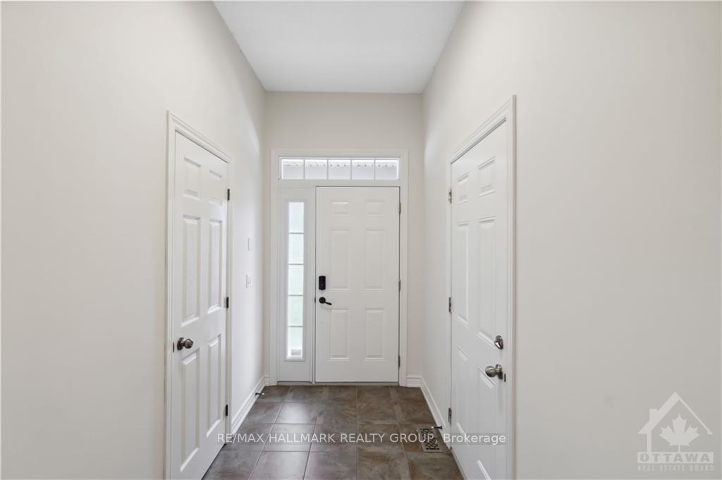 Photo 3 of 323 Glenbrae Avenue, Ottawa, Kanata - Morgan's Grant/South March — HOMEH