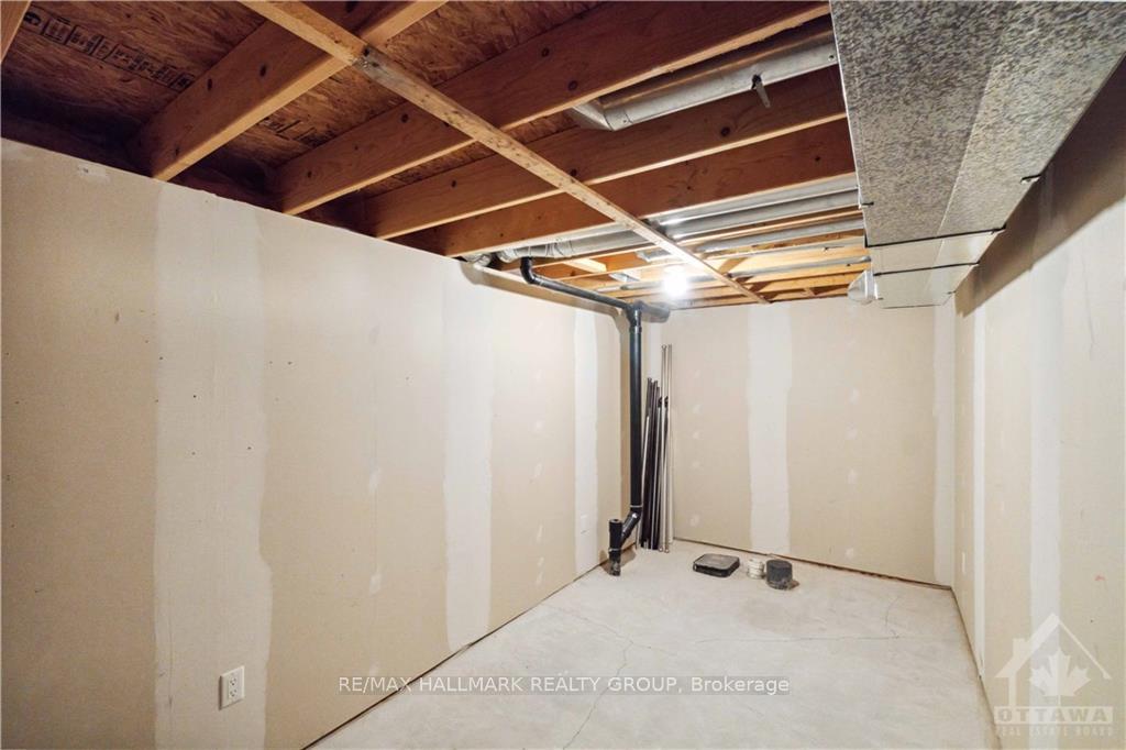 Photo 22 of 323 Glenbrae Avenue, Ottawa, Kanata - Morgan's Grant/South March — HOMEH