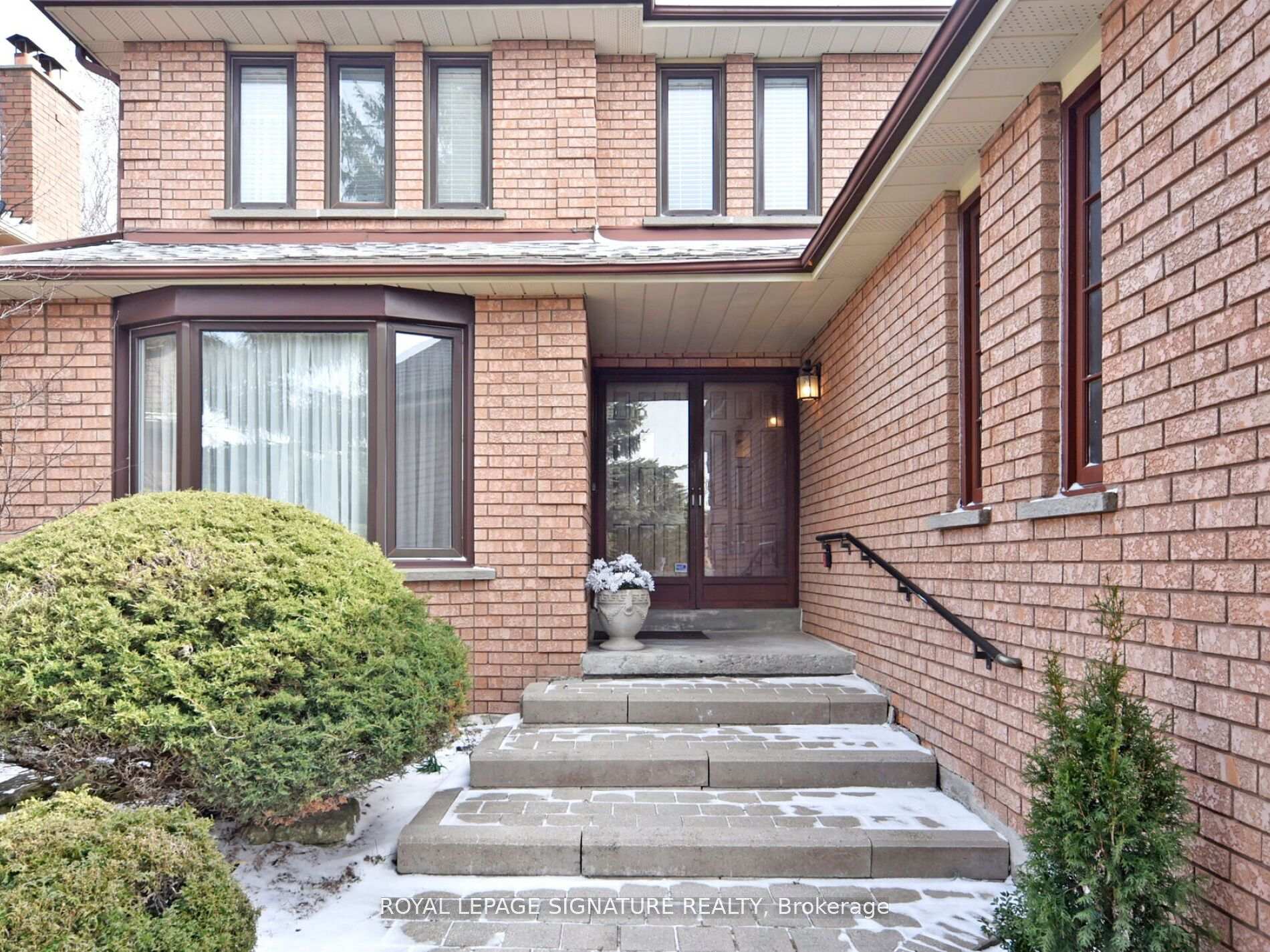 Photo 3 of 65 Long Island Crescent, Markham, Markville — HOMEH