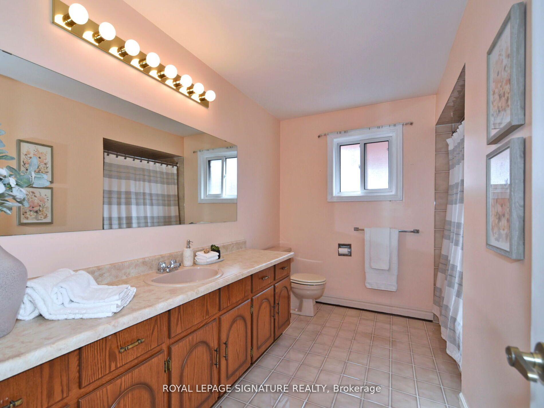 Photo 37 of 65 Long Island Crescent, Markham, Markville — HOMEH