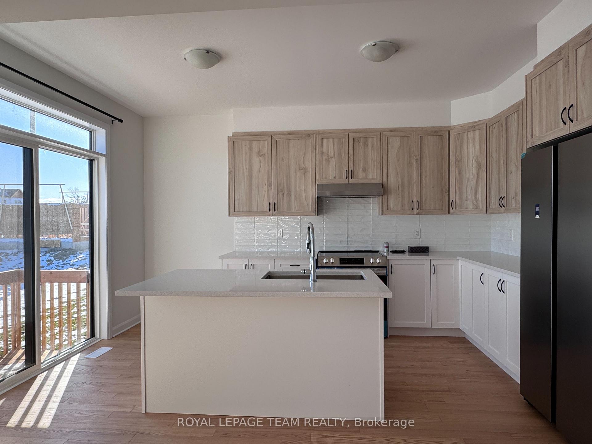 Photo 4 of 157 Invention Boulevard, Ottawa, Kanata - Morgan's Grant/South March — HOMEH