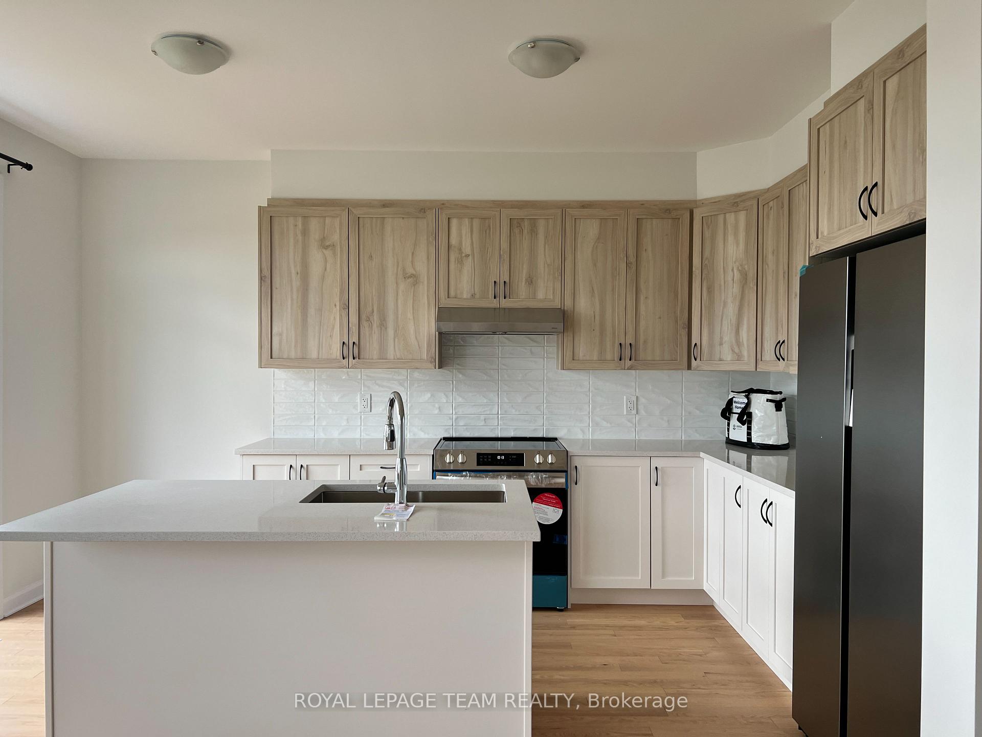 Photo 7 of 157 Invention Boulevard, Ottawa, Kanata - Morgan's Grant/South March — HOMEH