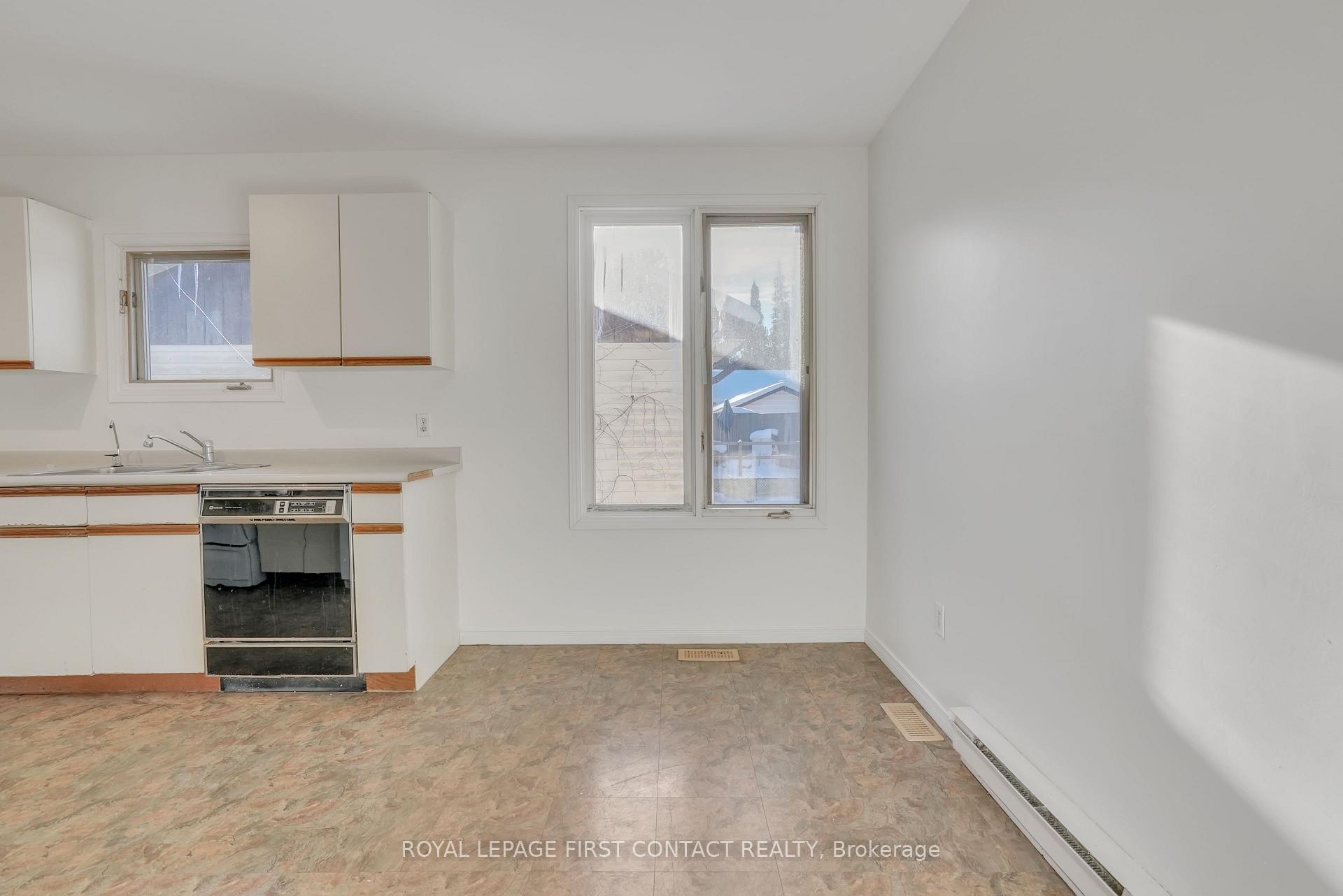 Photo 10 of 3206 Cove Avenue, Innisfil, Rural Innisfil — HOMEH