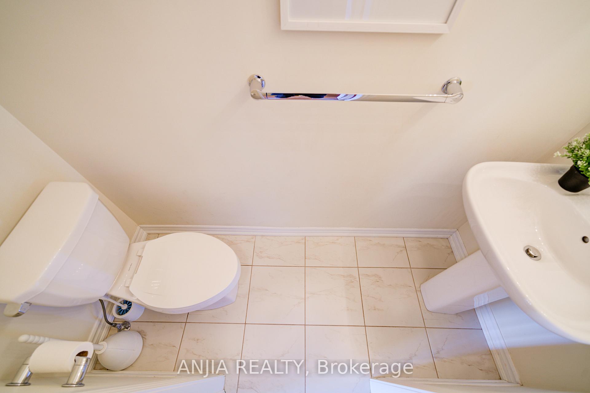 Photo 8 of 14 Hyderabad Lane, Markham, Greensborough — HOMEH