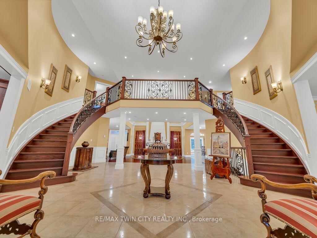 Photo 2 of 26 Paddock Court, Kitchener — HOMEH