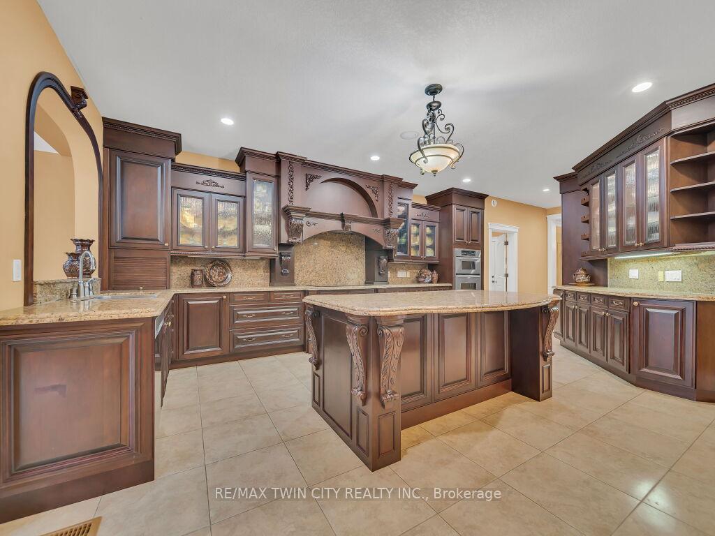 Photo 10 of 26 Paddock Court, Kitchener — HOMEH