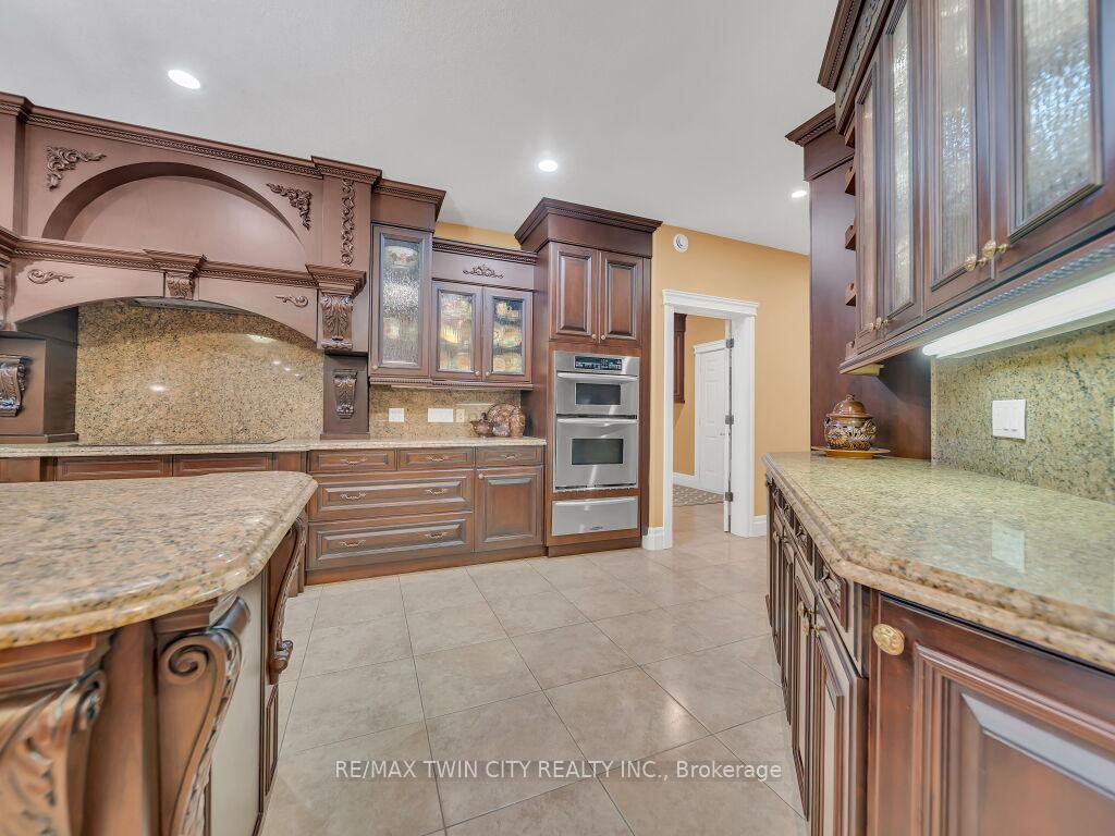 Photo 11 of 26 Paddock Court, Kitchener — HOMEH