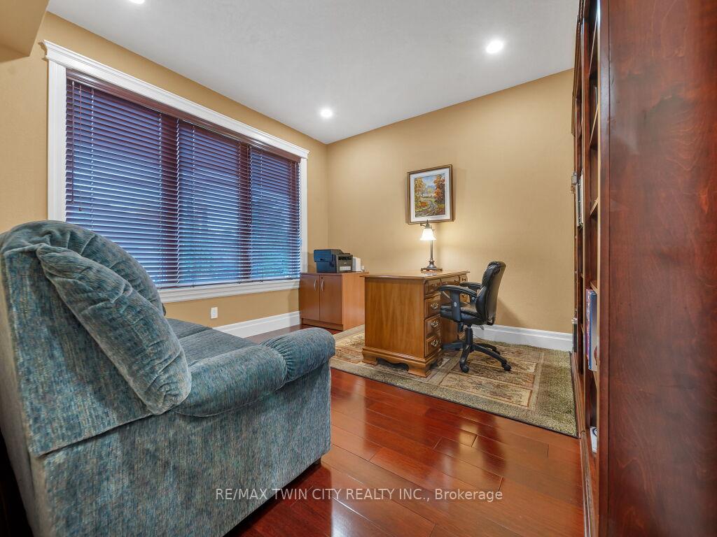 Photo 17 of 26 Paddock Court, Kitchener — HOMEH