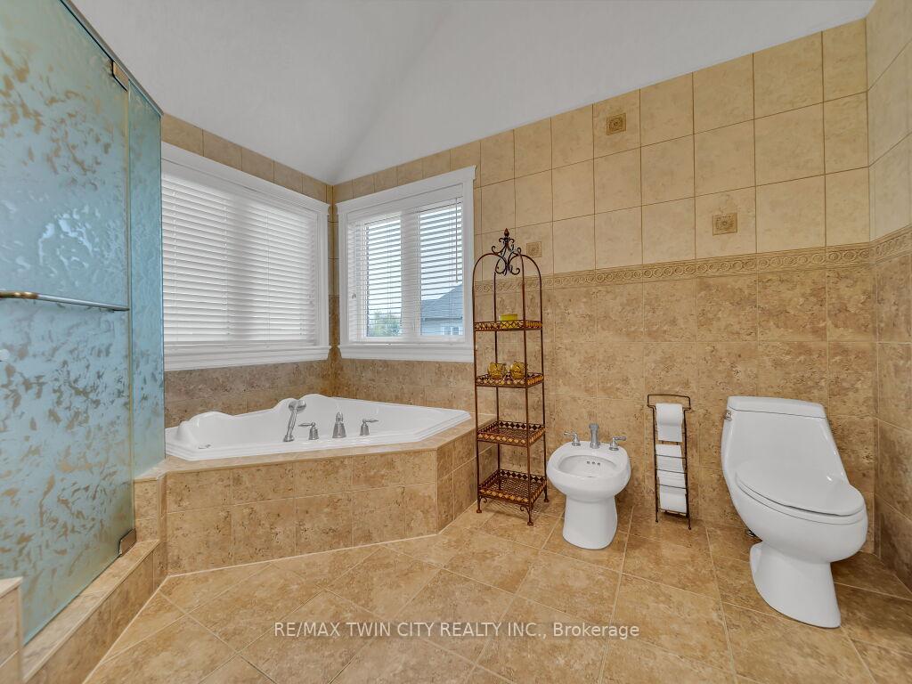 Photo 24 of 26 Paddock Court, Kitchener — HOMEH