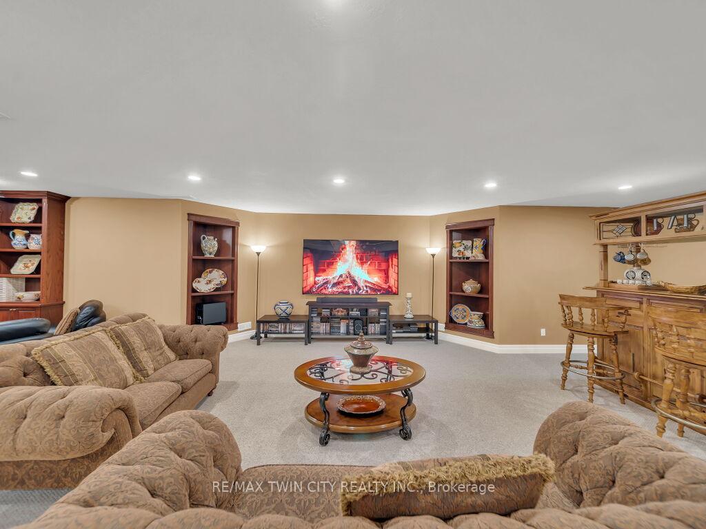 Photo 35 of 26 Paddock Court, Kitchener — HOMEH