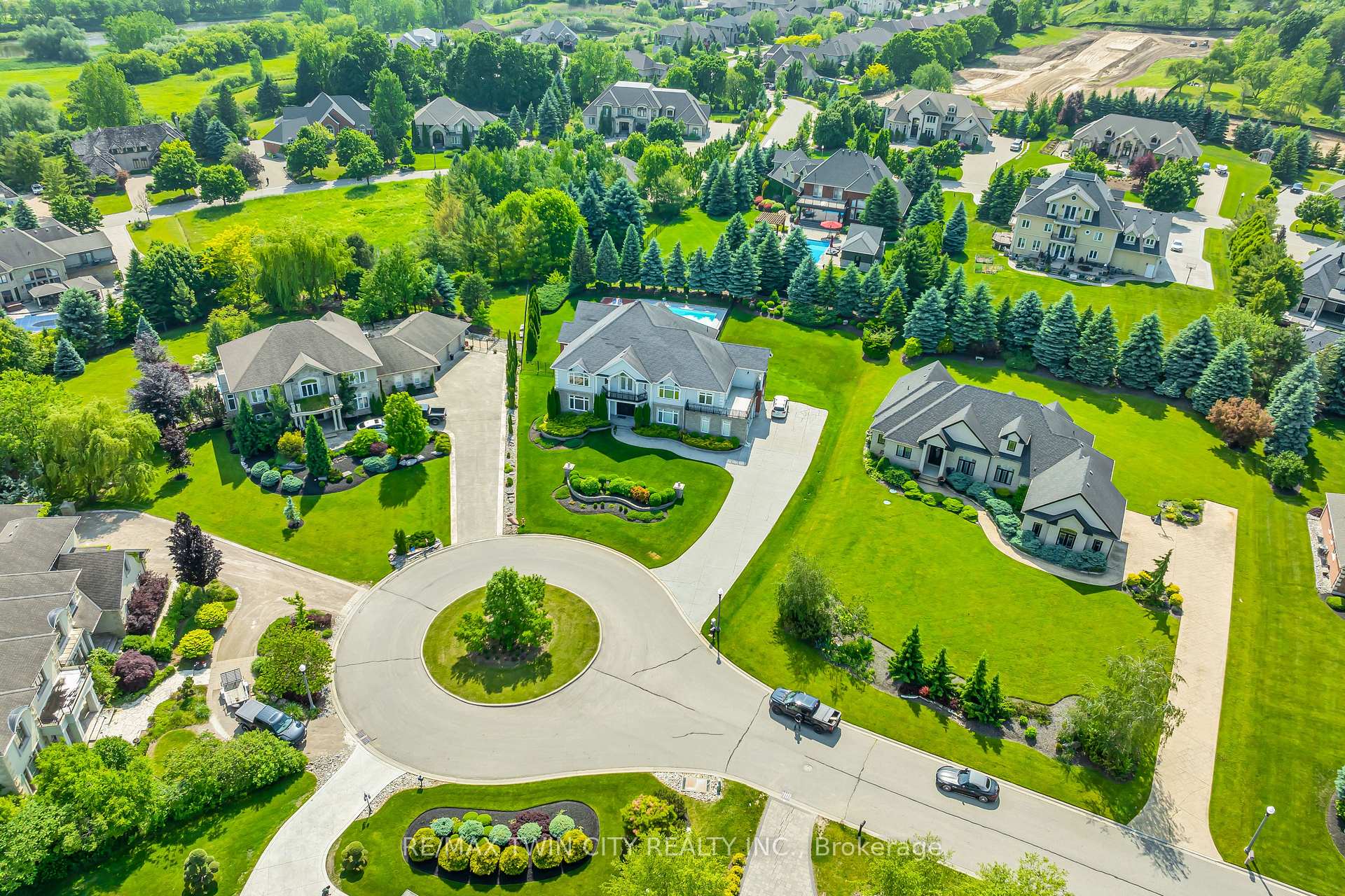 Photo 46 of 26 Paddock Court, Kitchener — HOMEH