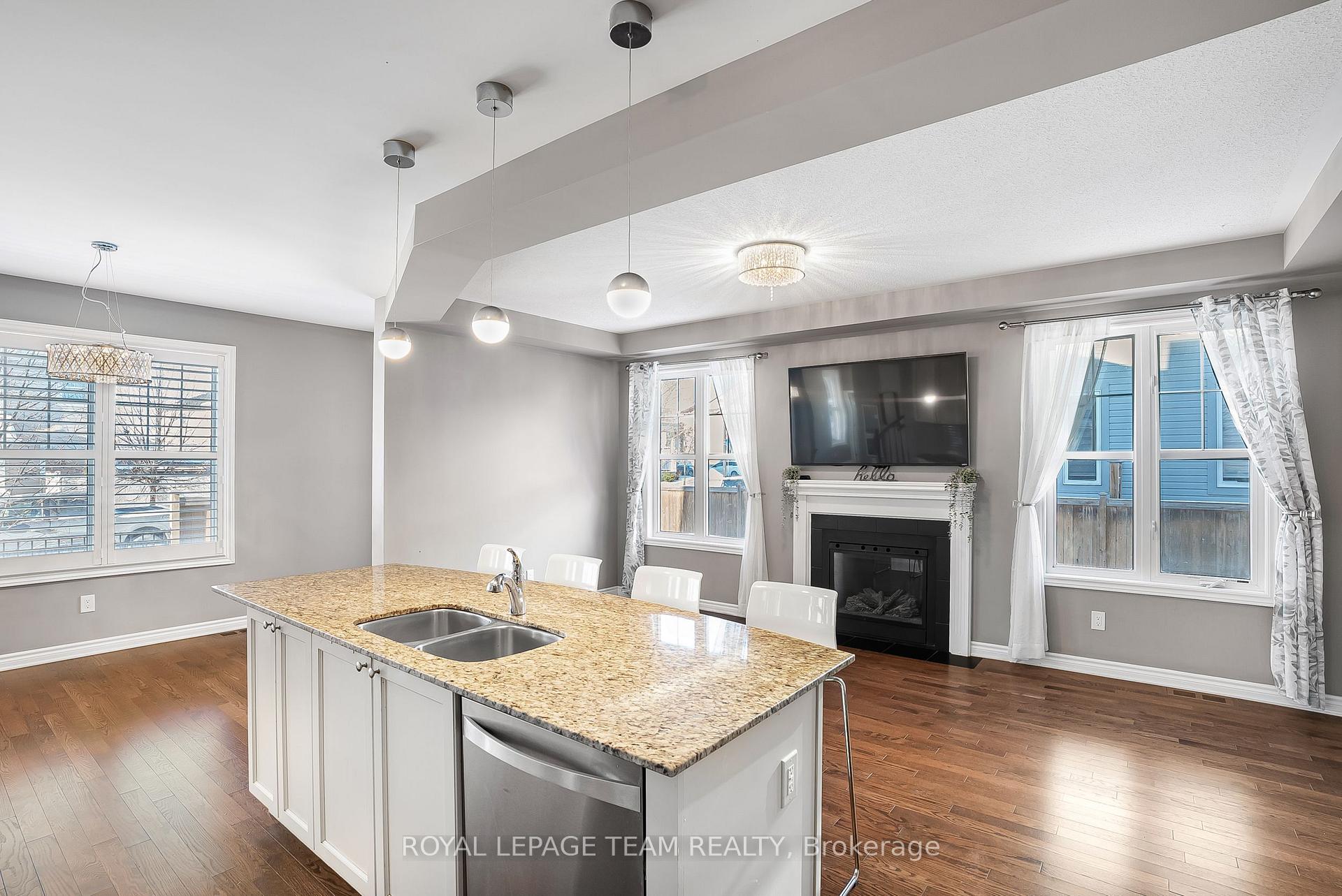 Photo 10 of 355 Meadowbreeze Drive, Ottawa, Kanata - Emerald Meadows/Trailwest — HOMEH