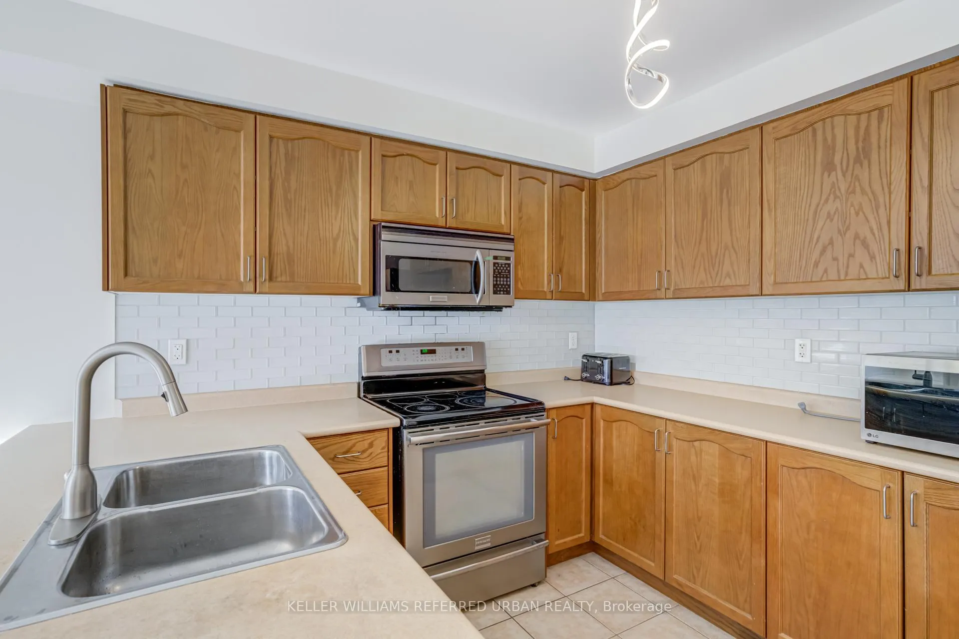 Photo 15 of 282 Giddings Crescent, Milton, Scott — HOMEH