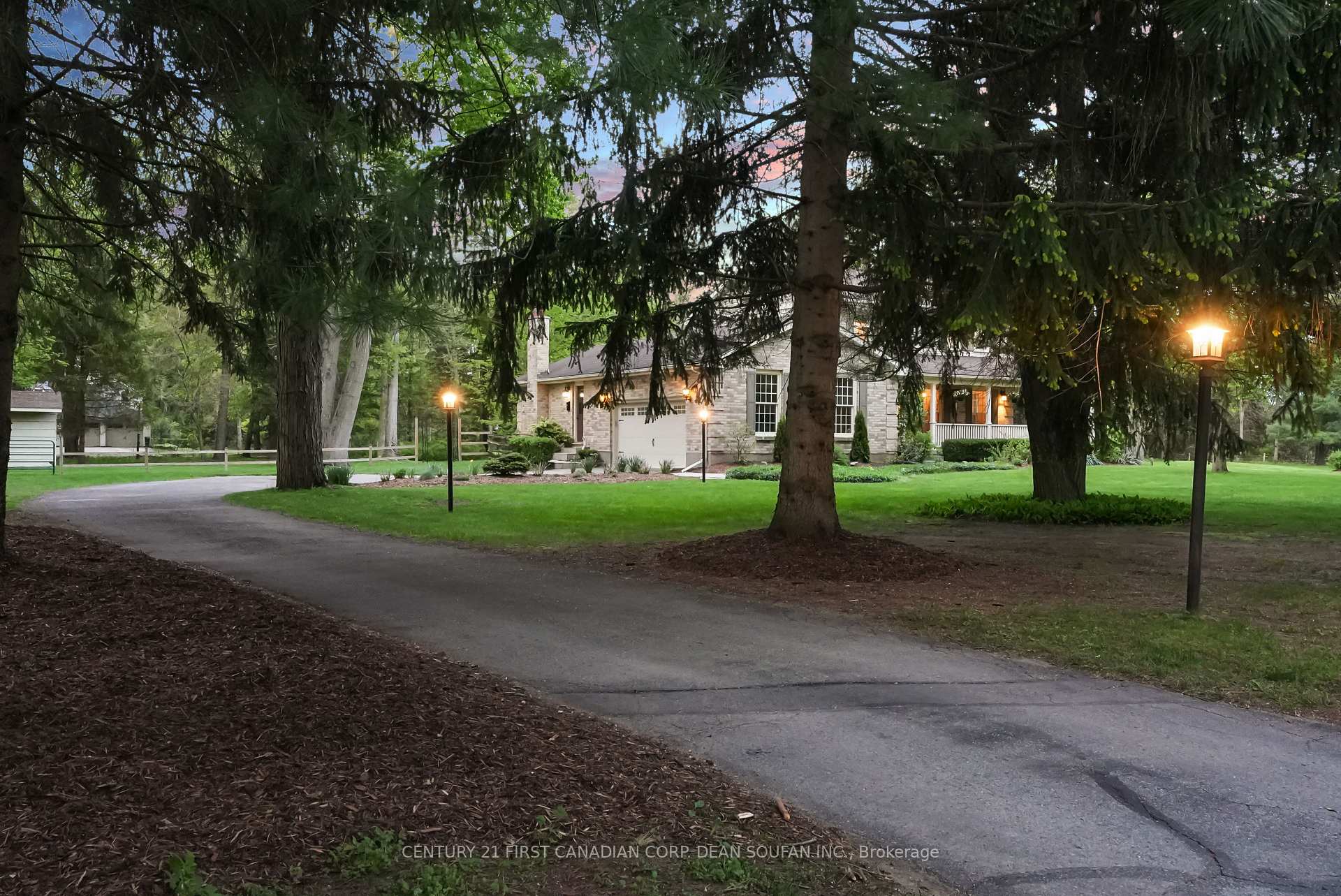 Photo 2 of 2 Lansdowne Park Crescent, Middlesex Centre, Komoka — HOMEH