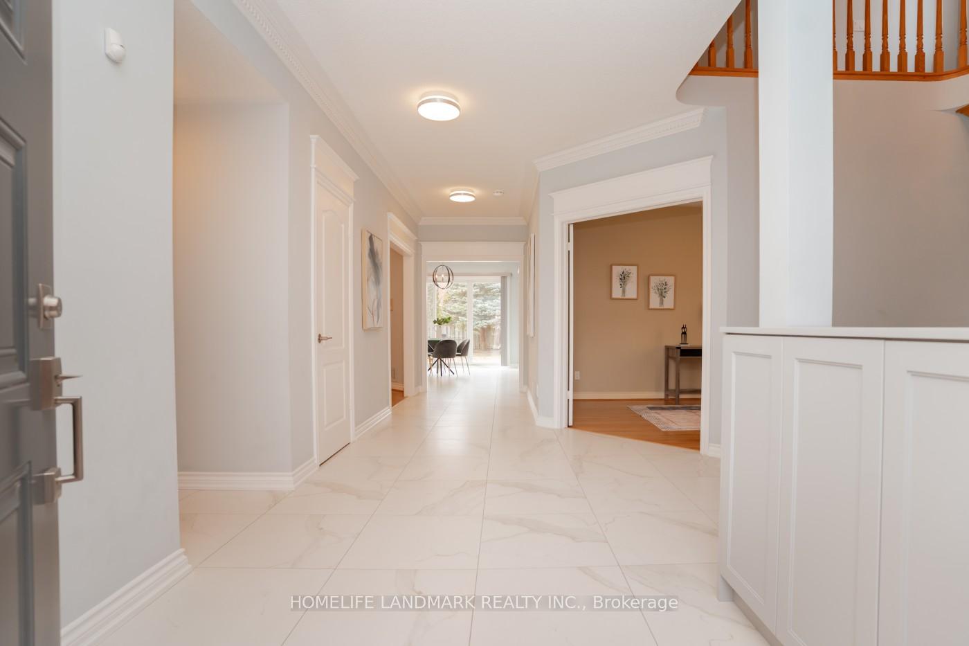 Photo 3 of 98 Braeside Square, Markham, Unionville — HOMEH