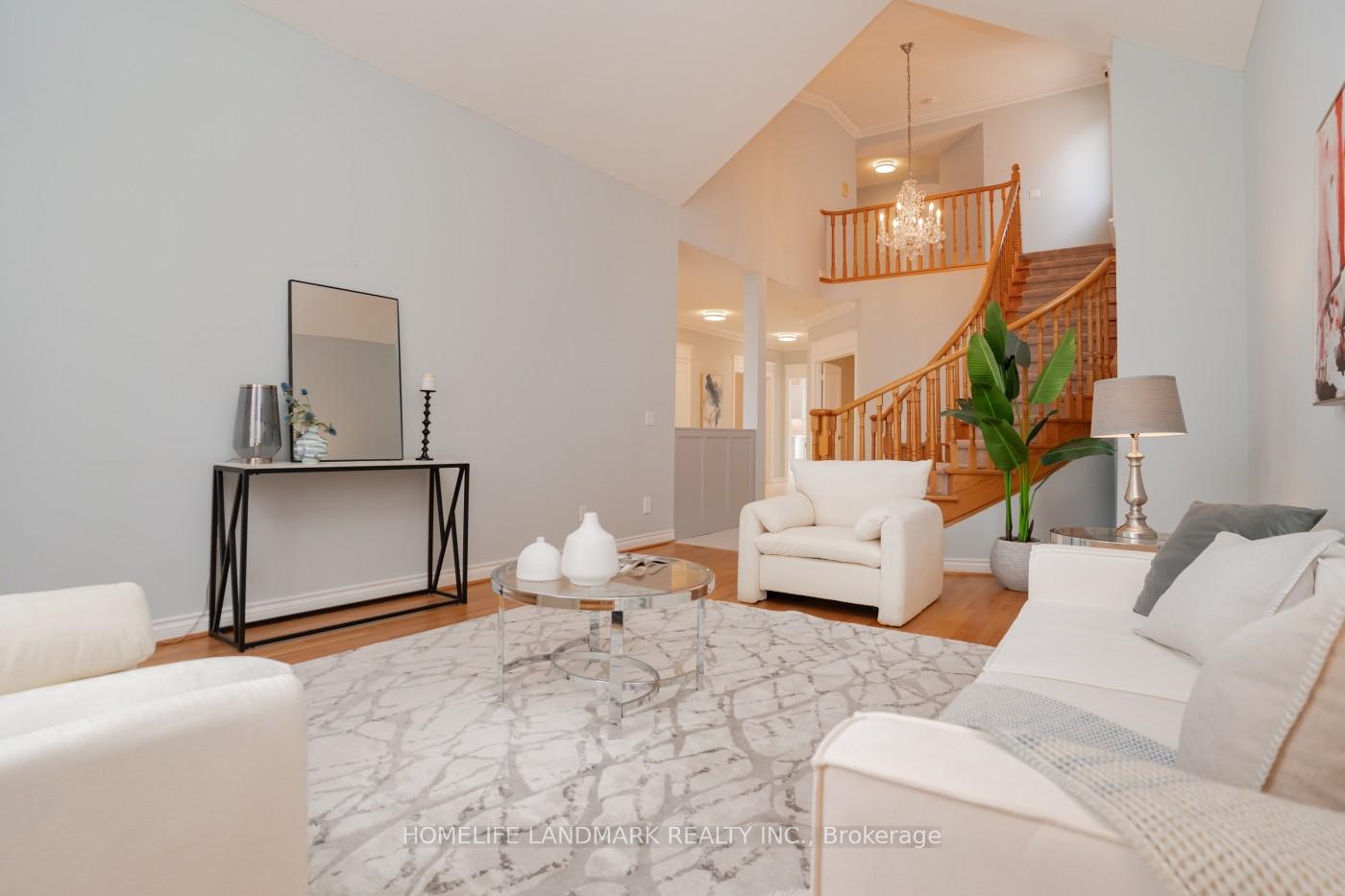 Photo 6 of 98 Braeside Square, Markham, Unionville — HOMEH