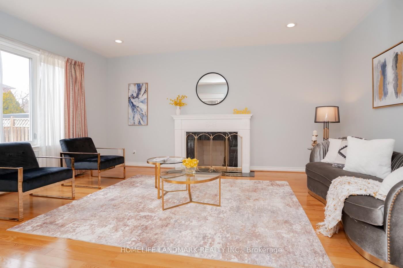 Photo 13 of 98 Braeside Square, Markham, Unionville — HOMEH
