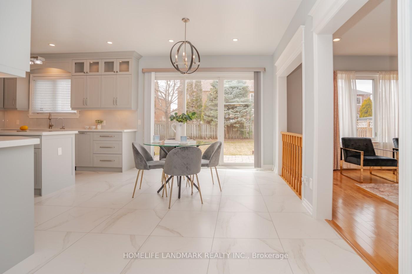 Photo 16 of 98 Braeside Square, Markham, Unionville — HOMEH