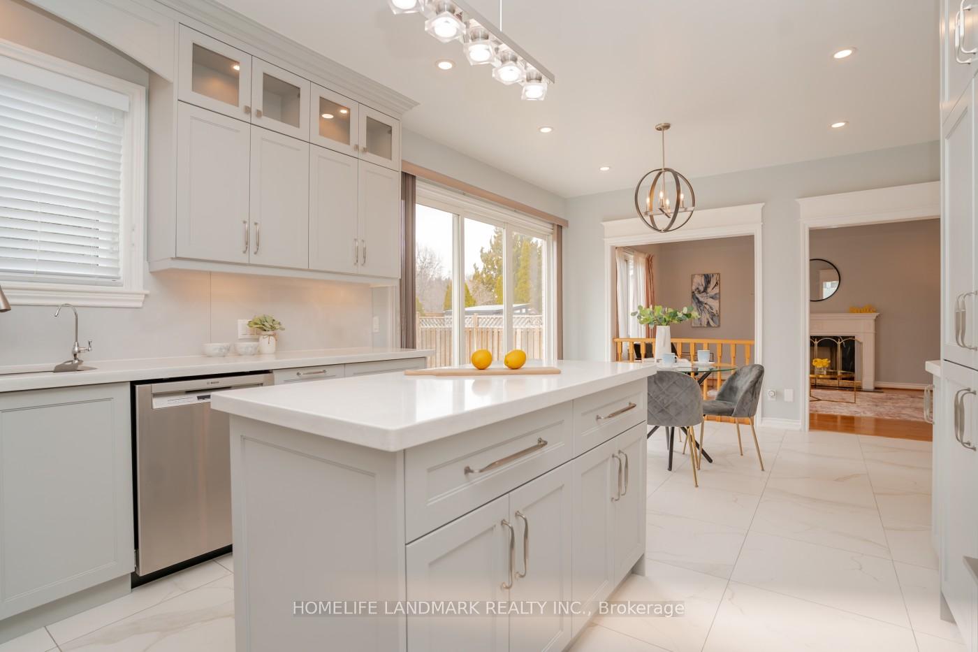 Photo 19 of 98 Braeside Square, Markham, Unionville — HOMEH