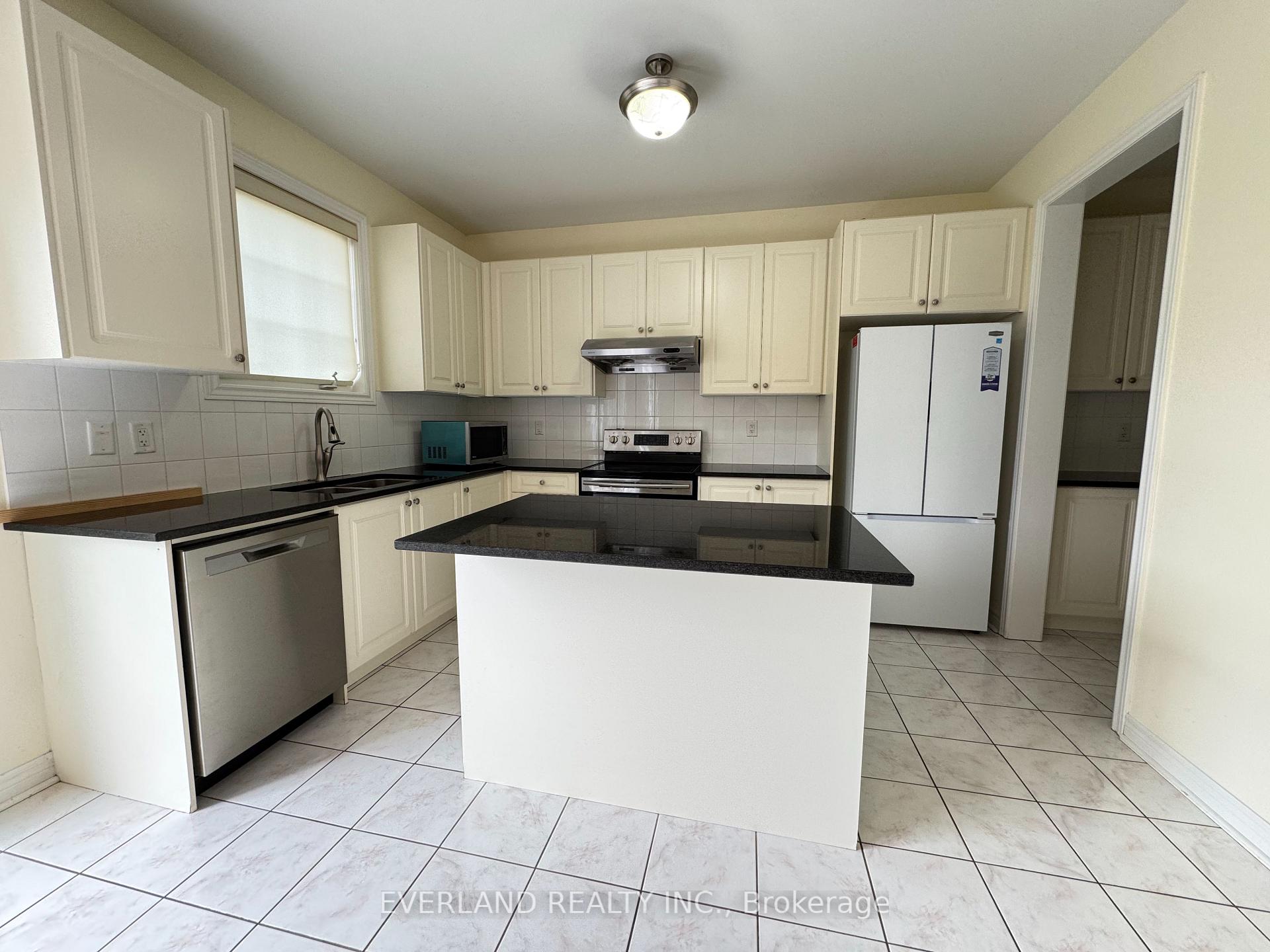 Photo 2 of 110 Staglin Court, Markham, Cathedraltown — HOMEH