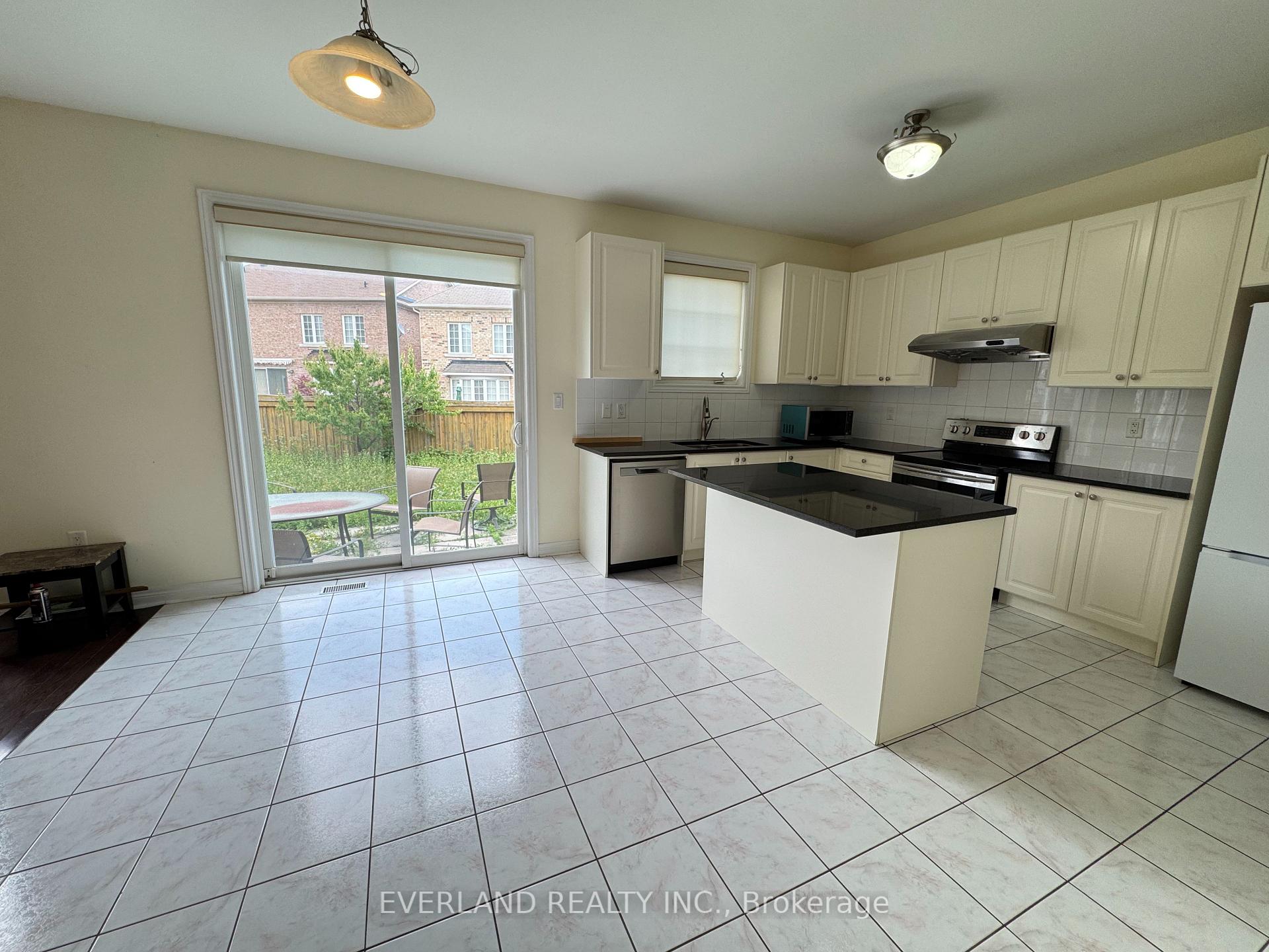 Photo 3 of 110 Staglin Court, Markham, Cathedraltown — HOMEH