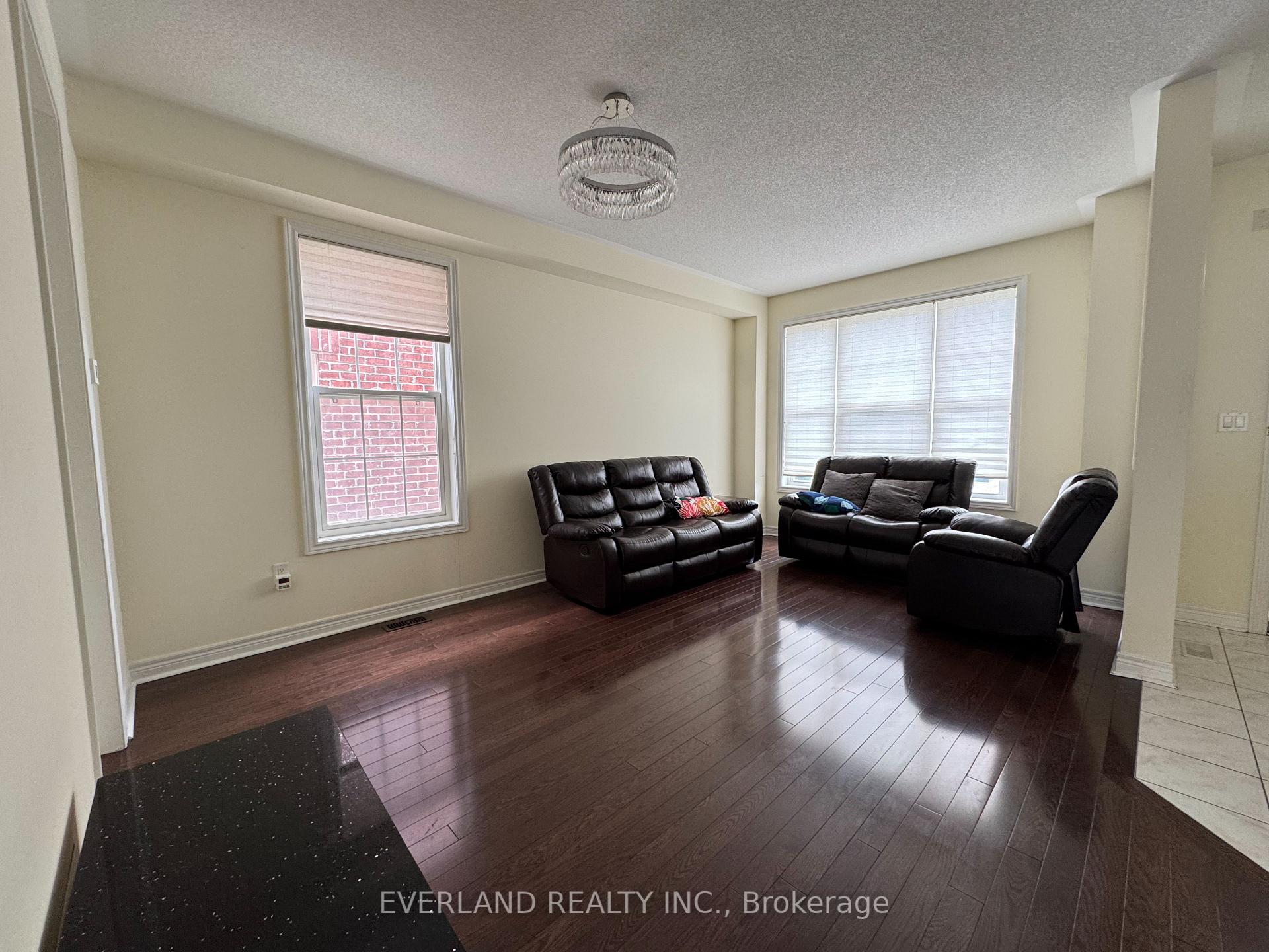 Photo 4 of 110 Staglin Court, Markham, Cathedraltown — HOMEH