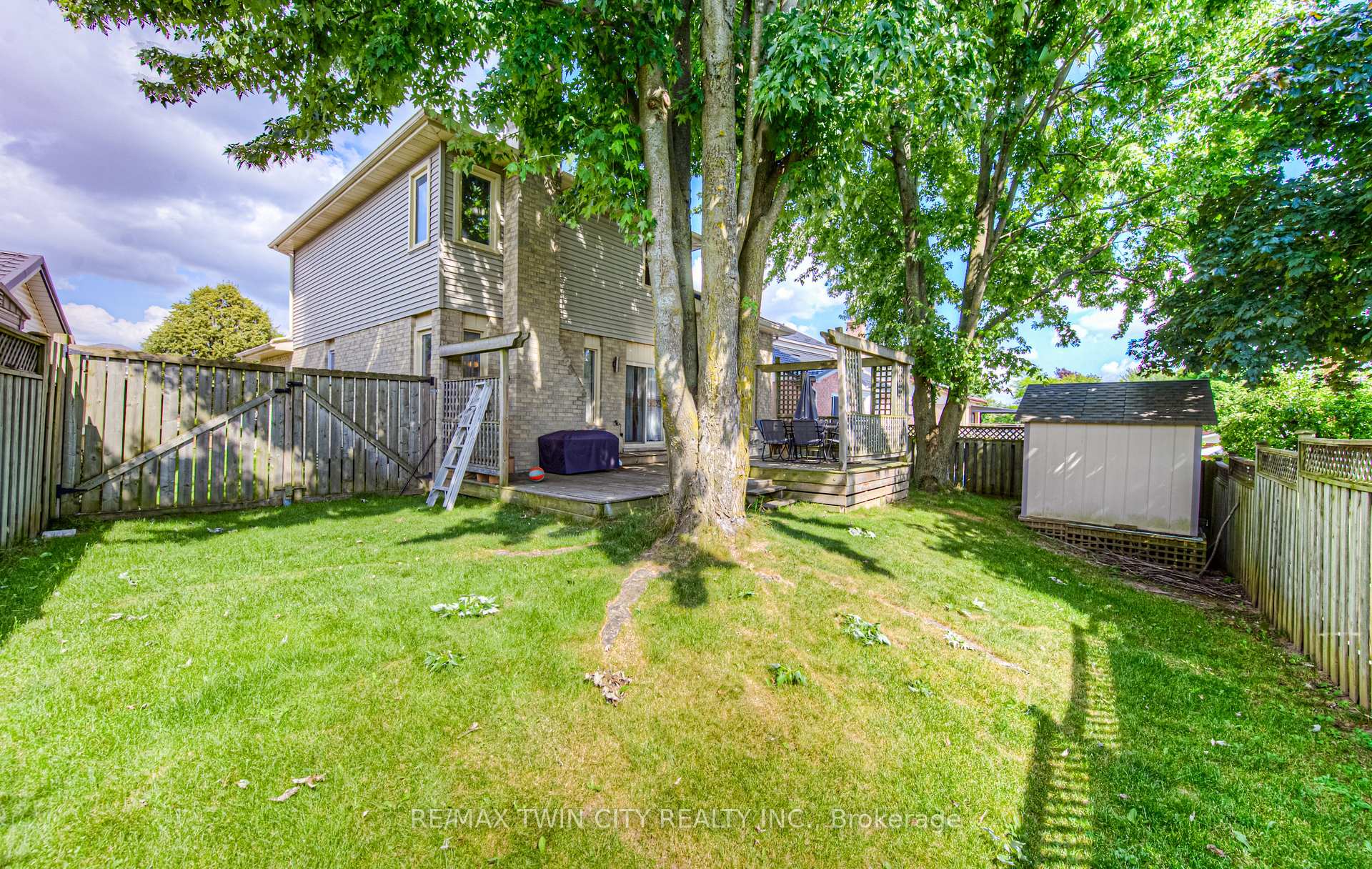 Photo 2 of 676 Westheights Drive W, Kitchener — HOMEH
