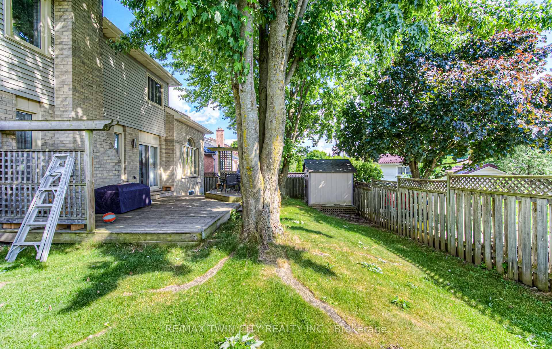 Photo 3 of 676 Westheights Drive W, Kitchener — HOMEH
