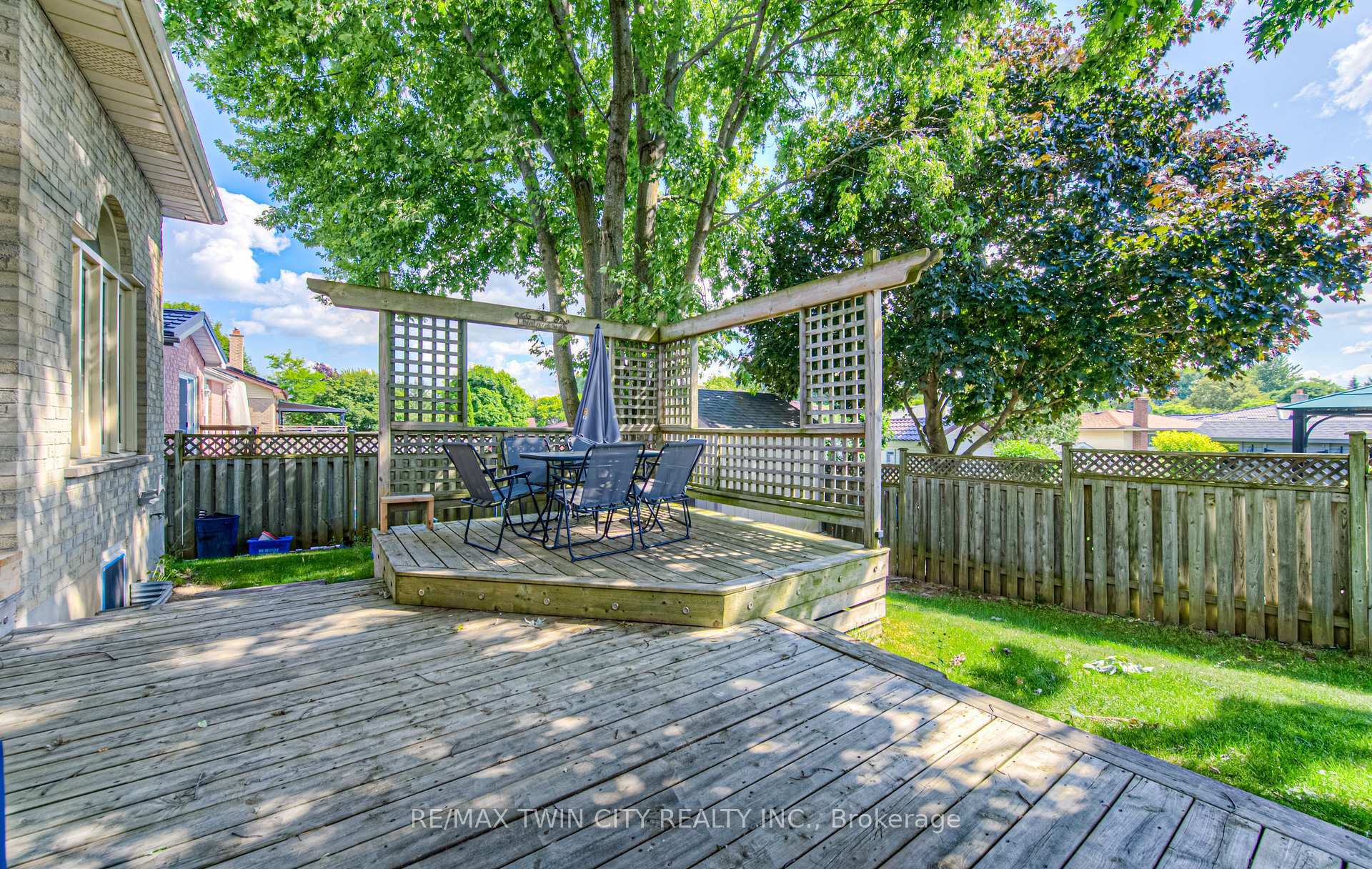 Photo 4 of 676 Westheights Drive W, Kitchener — HOMEH