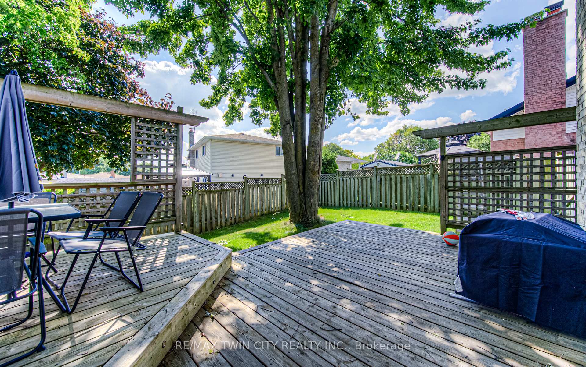 Photo 5 of 676 Westheights Drive W, Kitchener — HOMEH