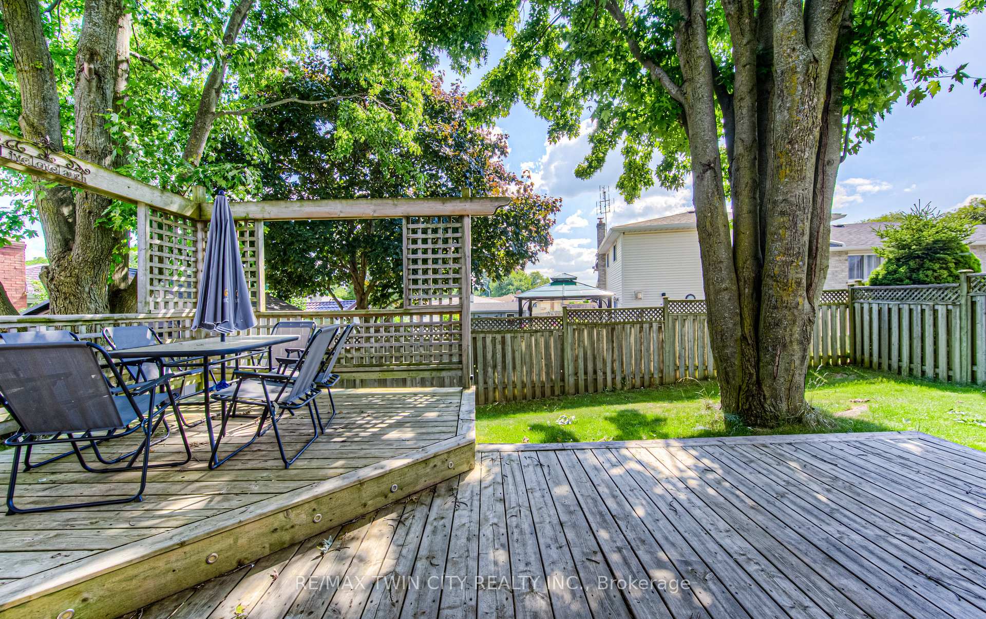 Photo 6 of 676 Westheights Drive W, Kitchener — HOMEH