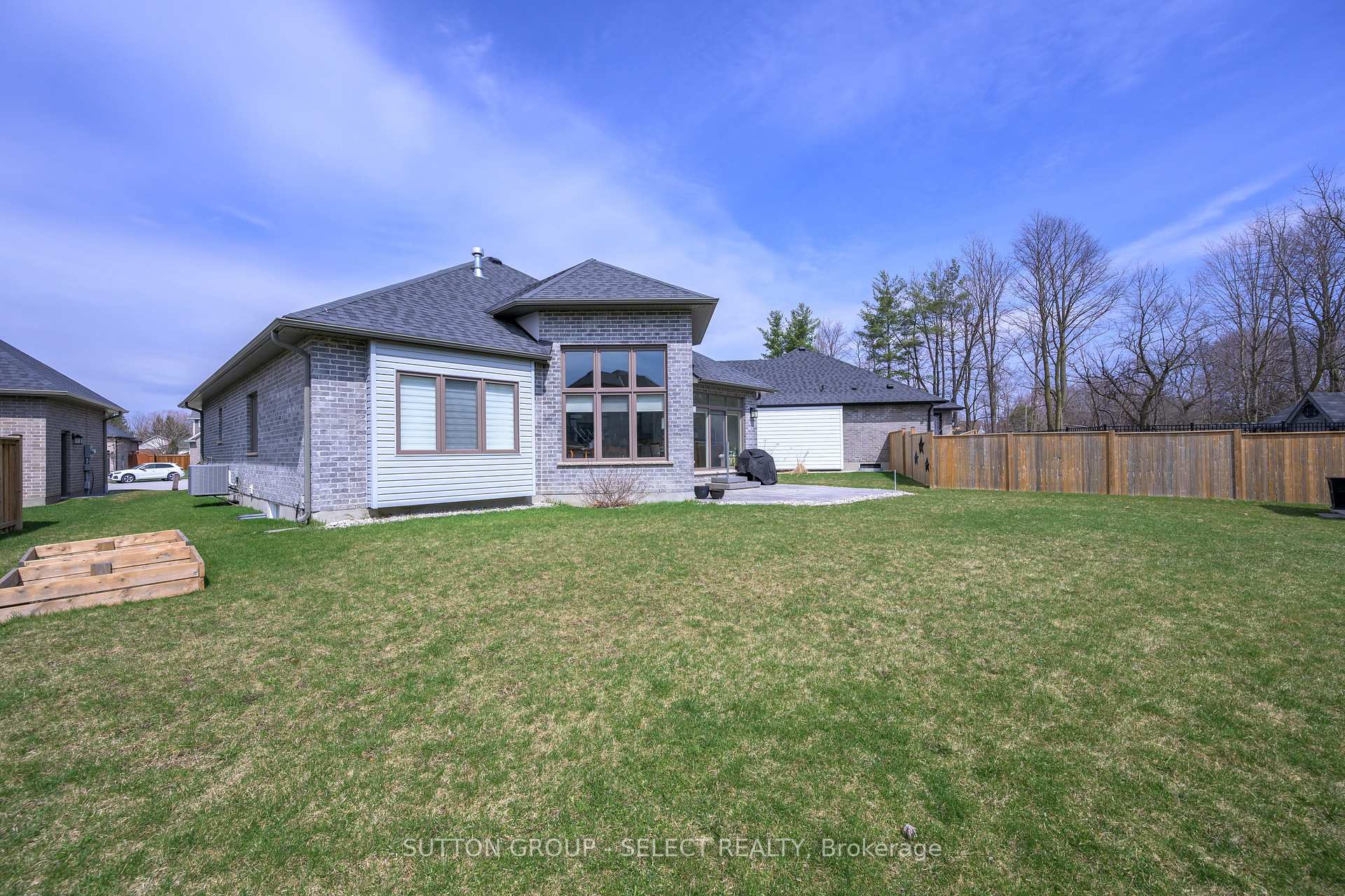 Photo 5 of 39 Violet Court, Middlesex Centre, Ilderton — HOMEH