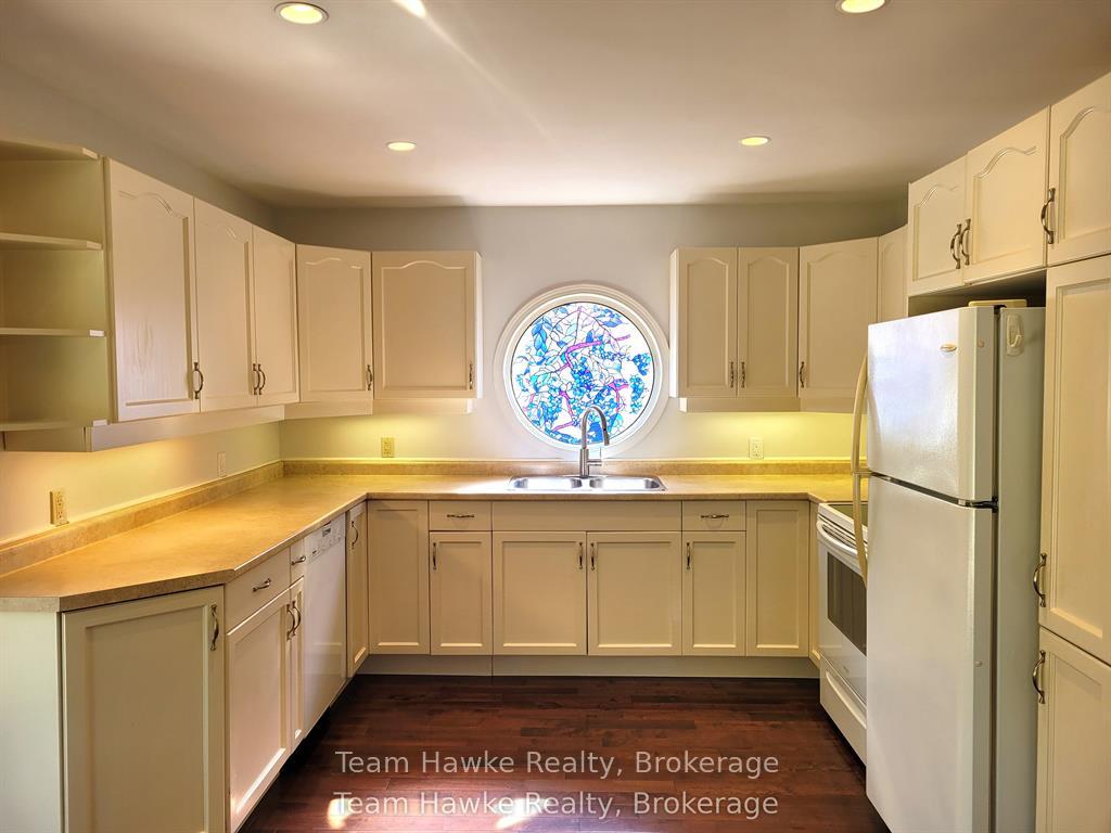 Photo 8 of 343 Fifth Street E, Midland — HOMEH