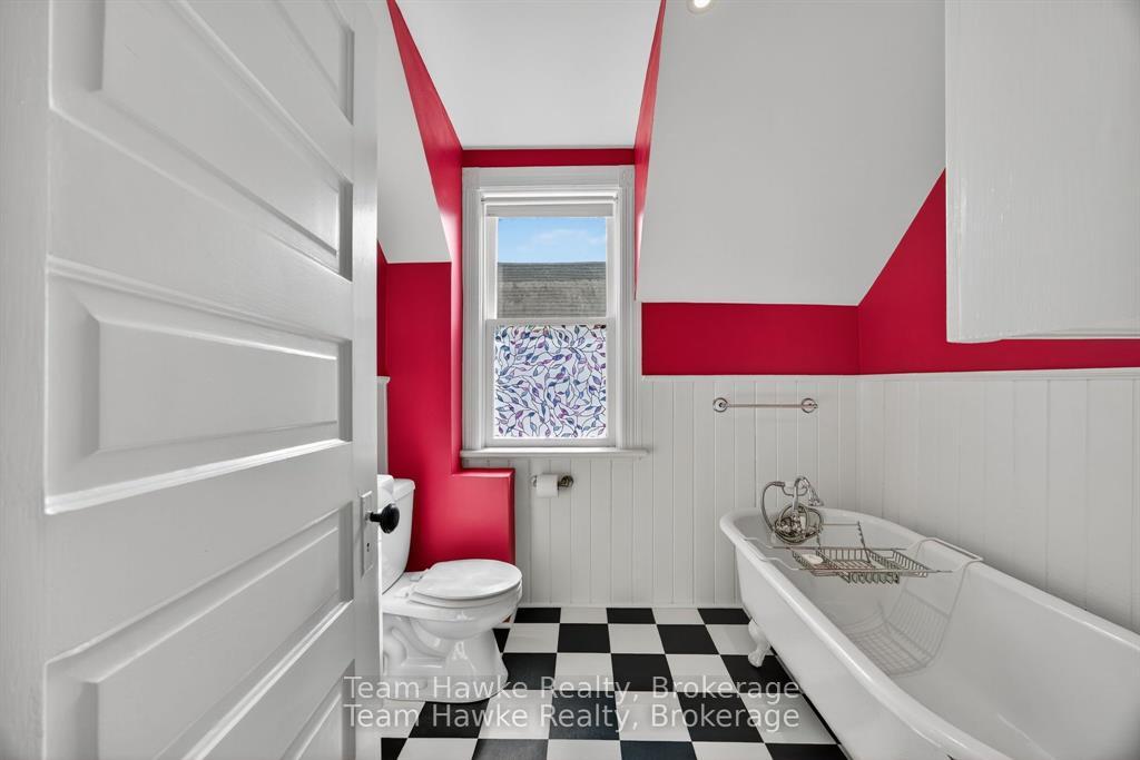 Photo 23 of 343 Fifth Street E, Midland — HOMEH