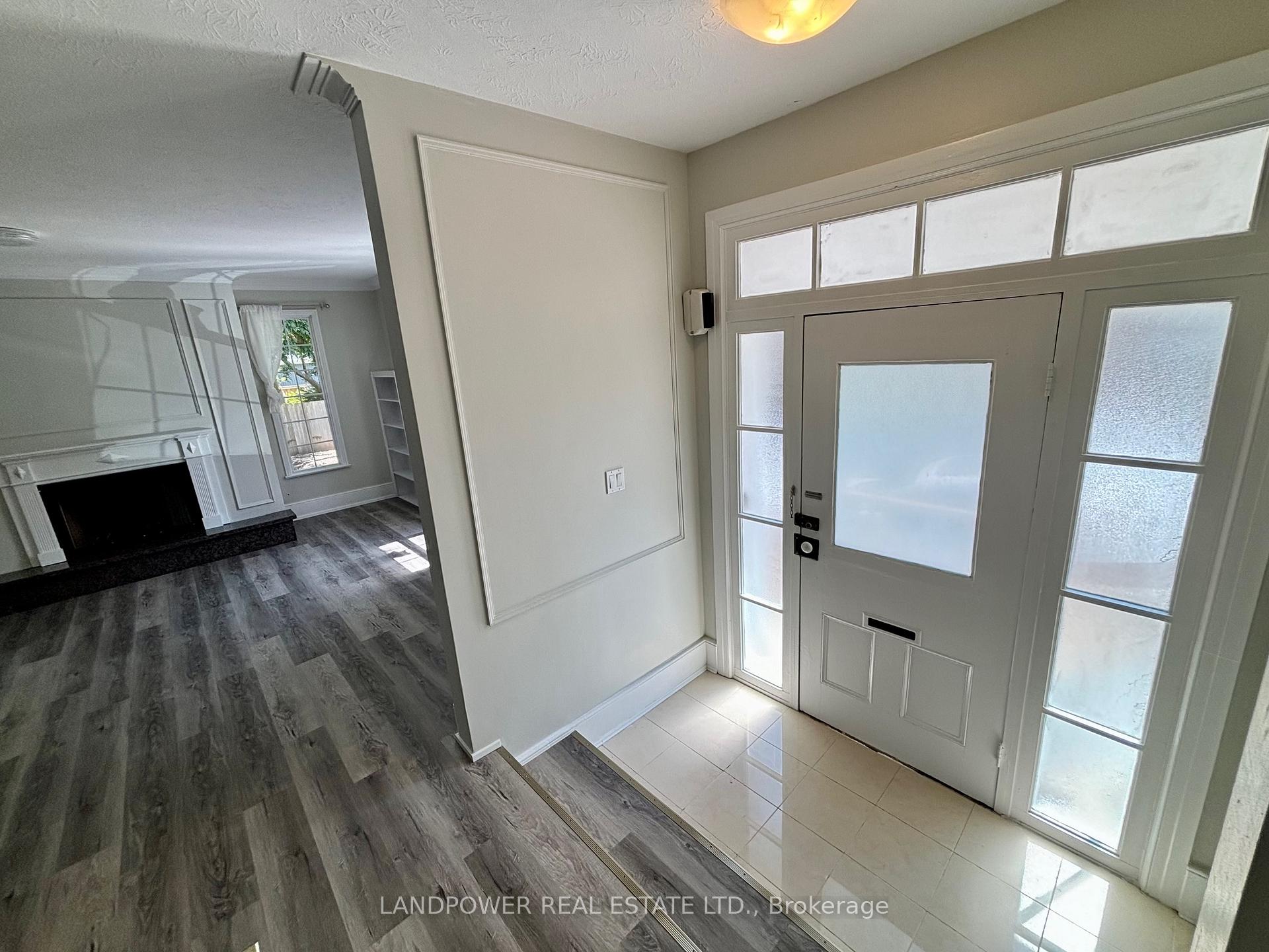 Photo 3 of 35 Jerman Street, Markham, Old Markham Village — HOMEH