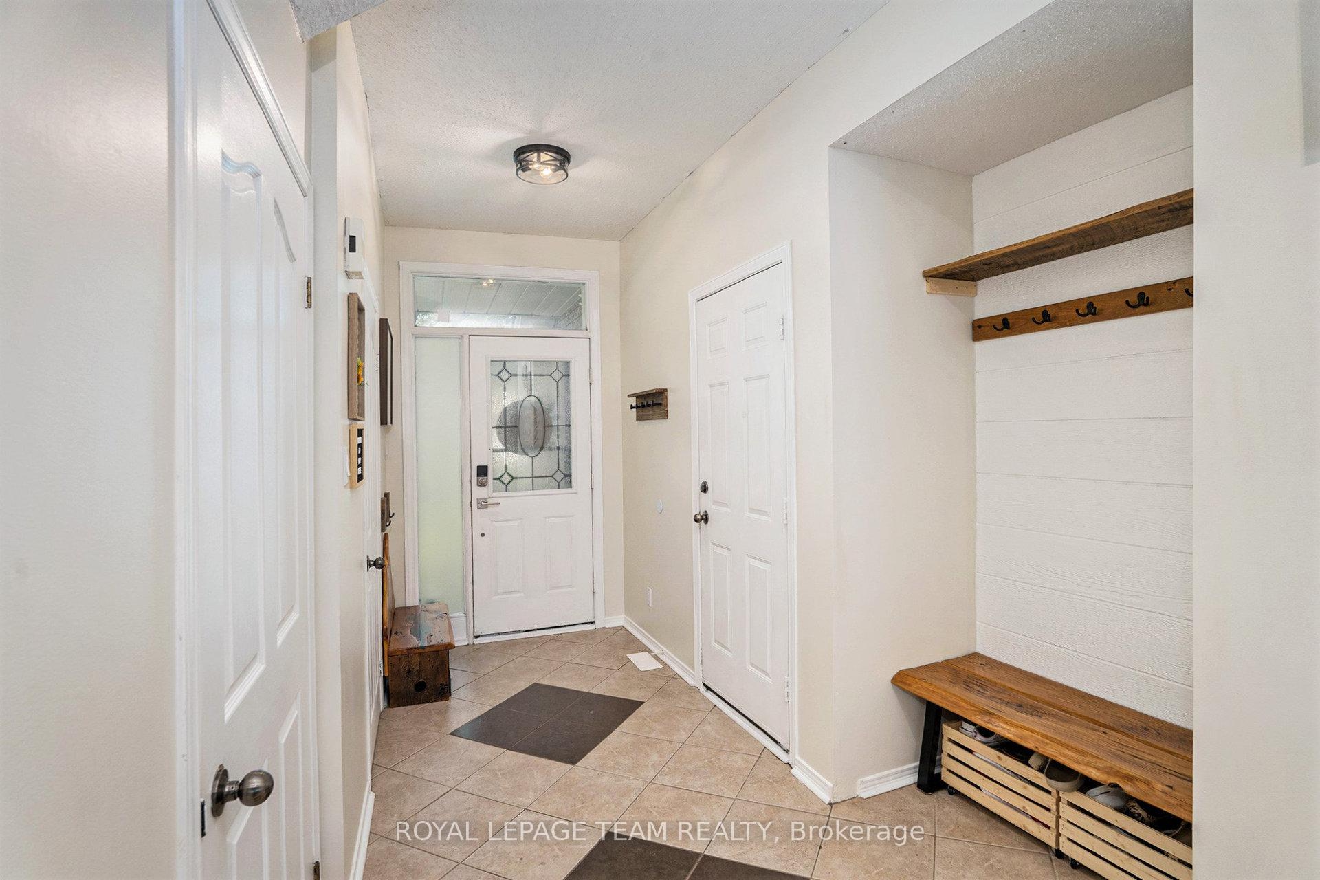 Photo 2 of 5 Sunnybrooke Drive, Ottawa, Kanata - Emerald Meadows/Trailwest — HOMEH