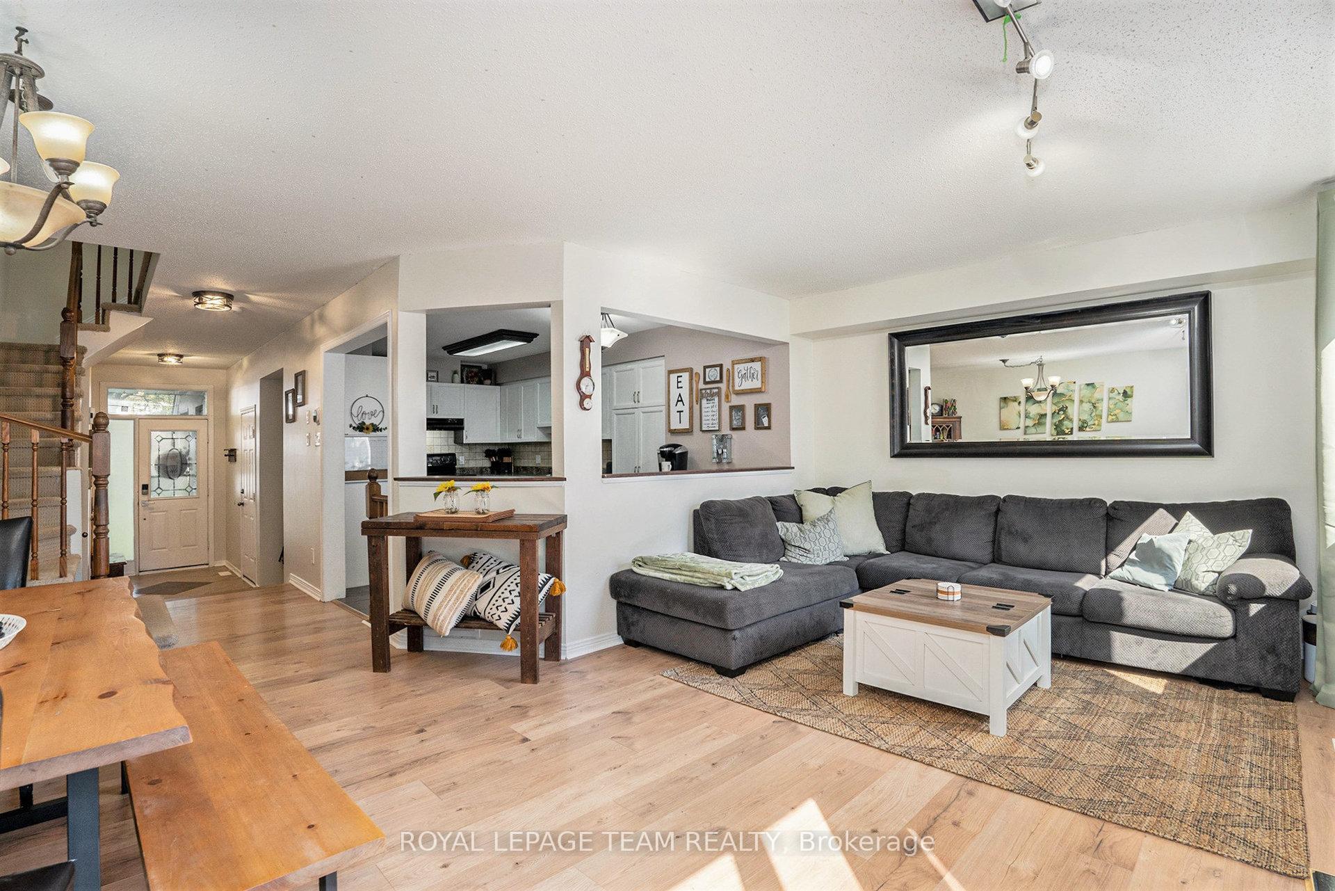 Photo 3 of 5 Sunnybrooke Drive, Ottawa, Kanata - Emerald Meadows/Trailwest — HOMEH