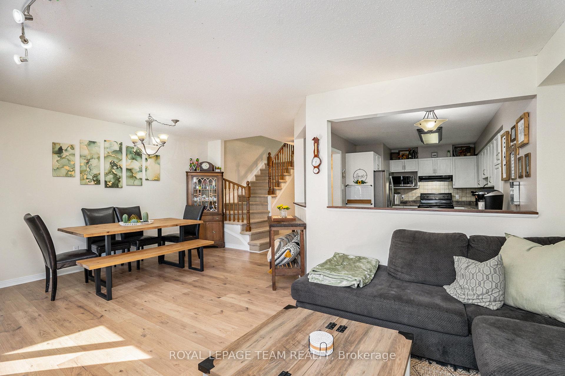 Photo 4 of 5 Sunnybrooke Drive, Ottawa, Kanata - Emerald Meadows/Trailwest — HOMEH