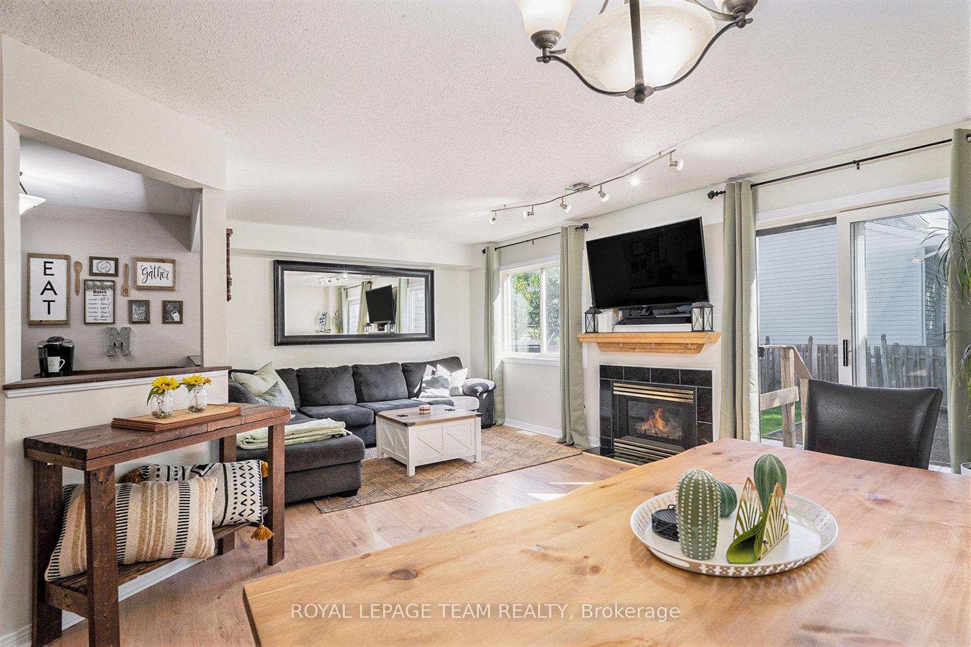 Photo 6 of 5 Sunnybrooke Drive, Ottawa, Kanata - Emerald Meadows/Trailwest — HOMEH