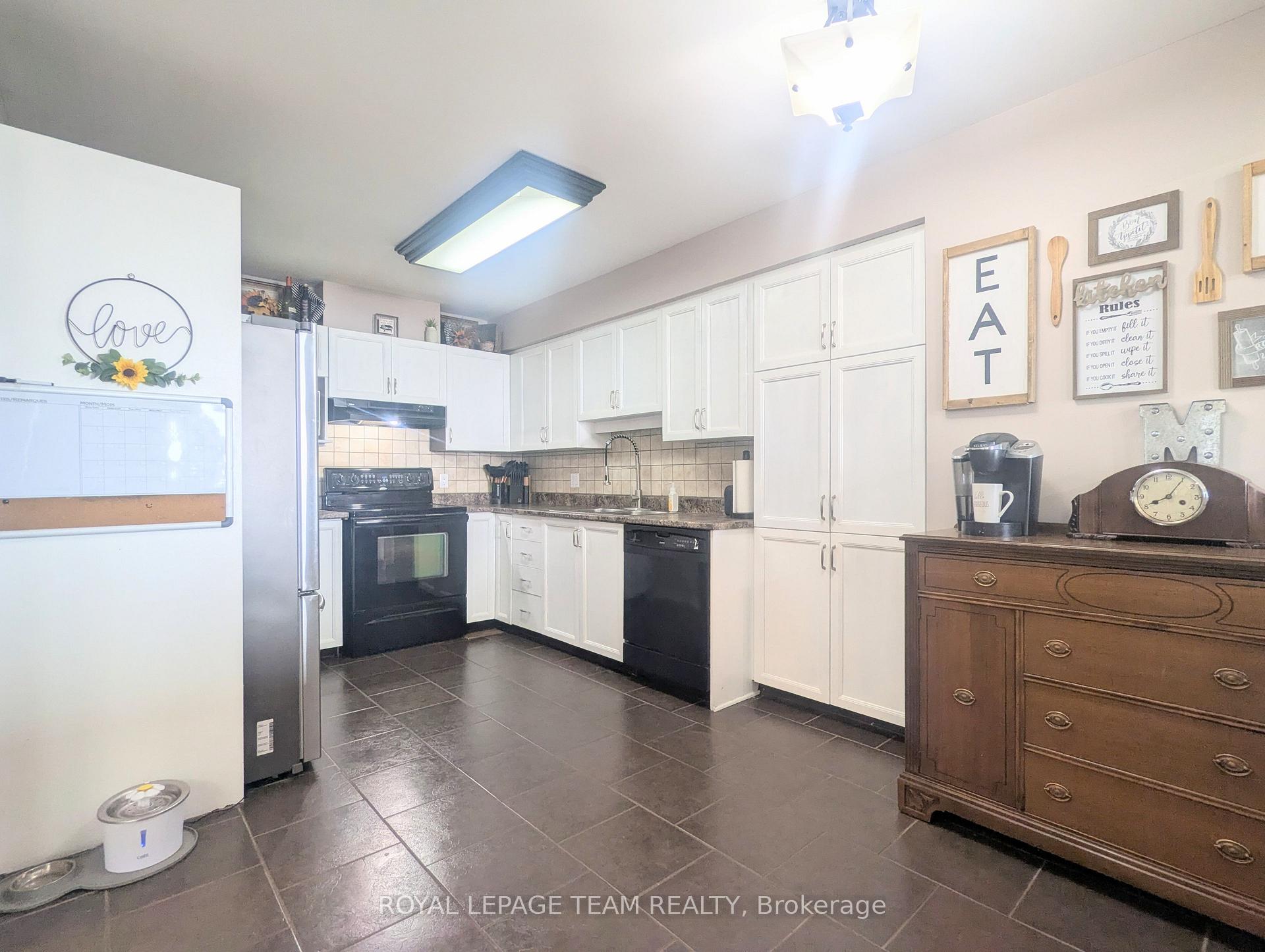 Photo 7 of 5 Sunnybrooke Drive, Ottawa, Kanata - Emerald Meadows/Trailwest — HOMEH