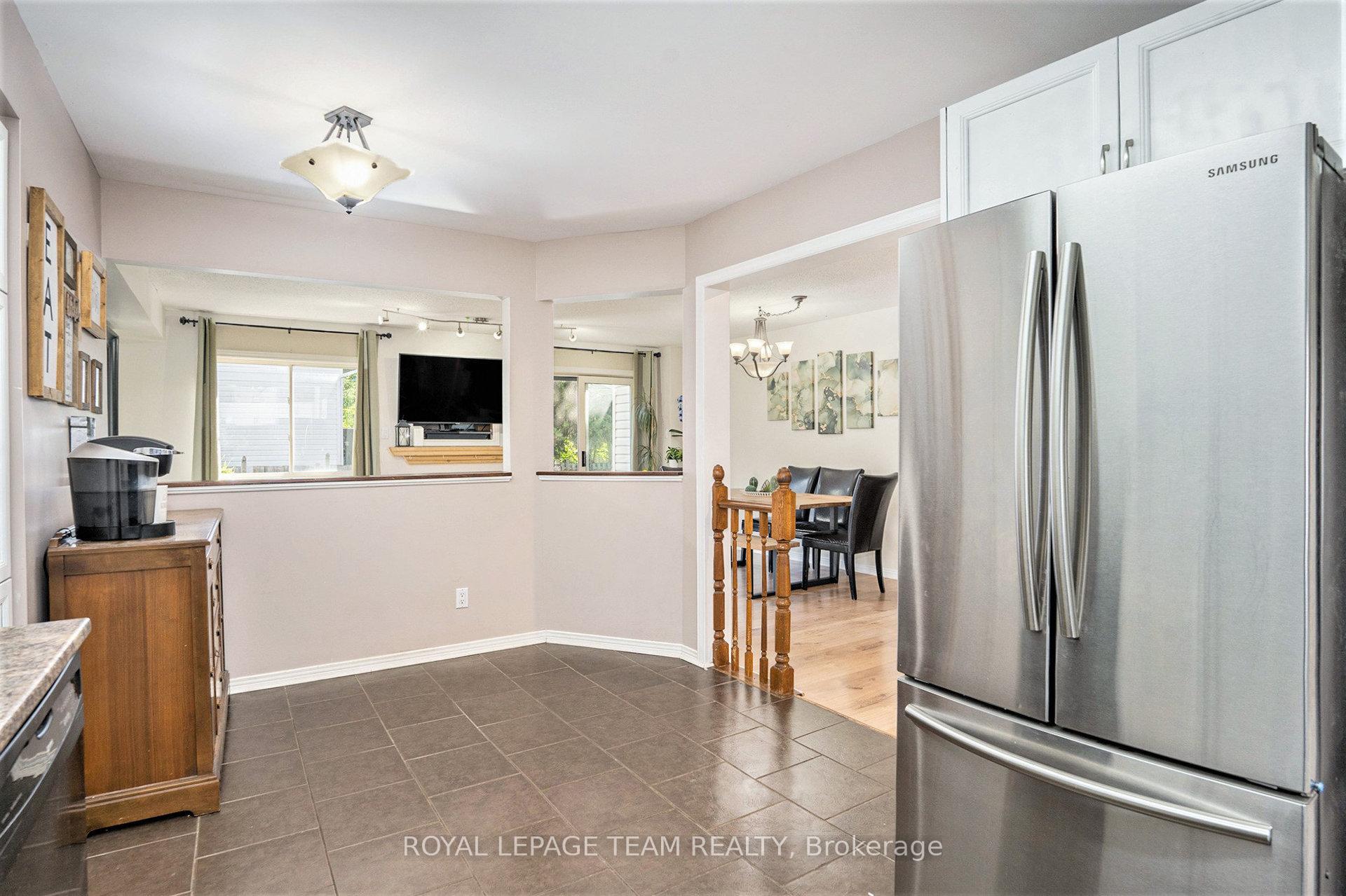 Photo 9 of 5 Sunnybrooke Drive, Ottawa, Kanata - Emerald Meadows/Trailwest — HOMEH