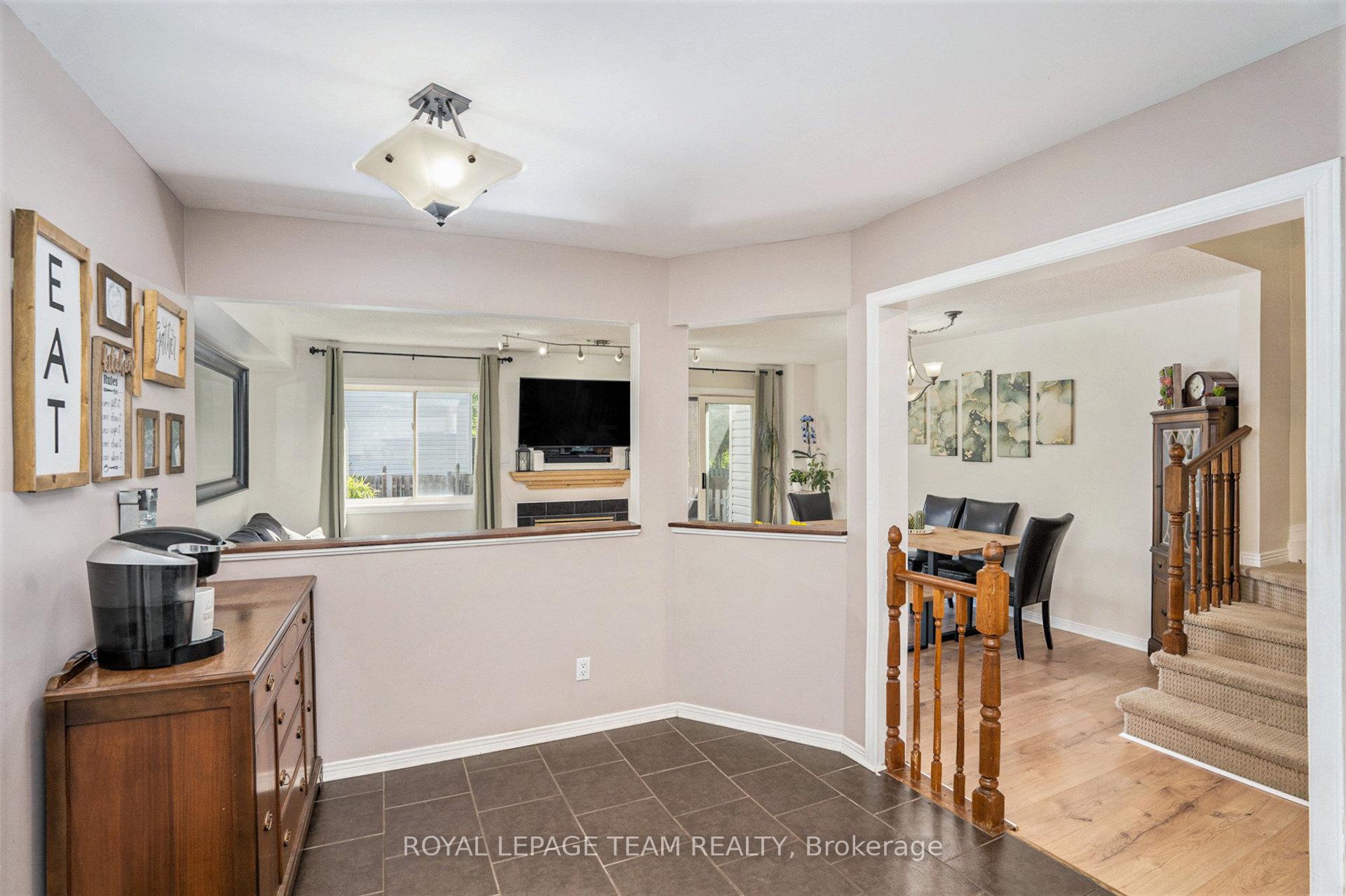 Photo 10 of 5 Sunnybrooke Drive, Ottawa, Kanata - Emerald Meadows/Trailwest — HOMEH