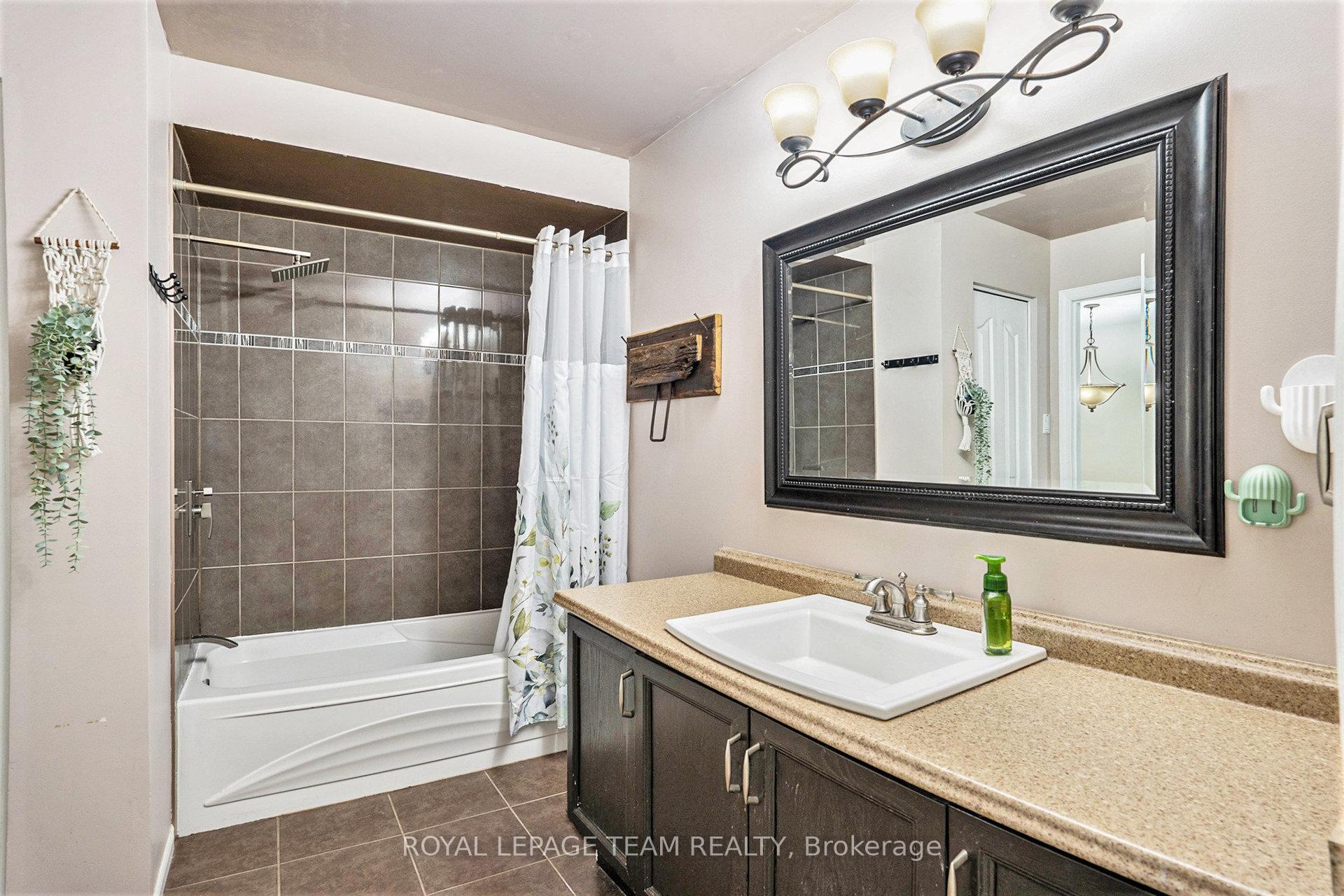 Photo 18 of 5 Sunnybrooke Drive, Ottawa, Kanata - Emerald Meadows/Trailwest — HOMEH