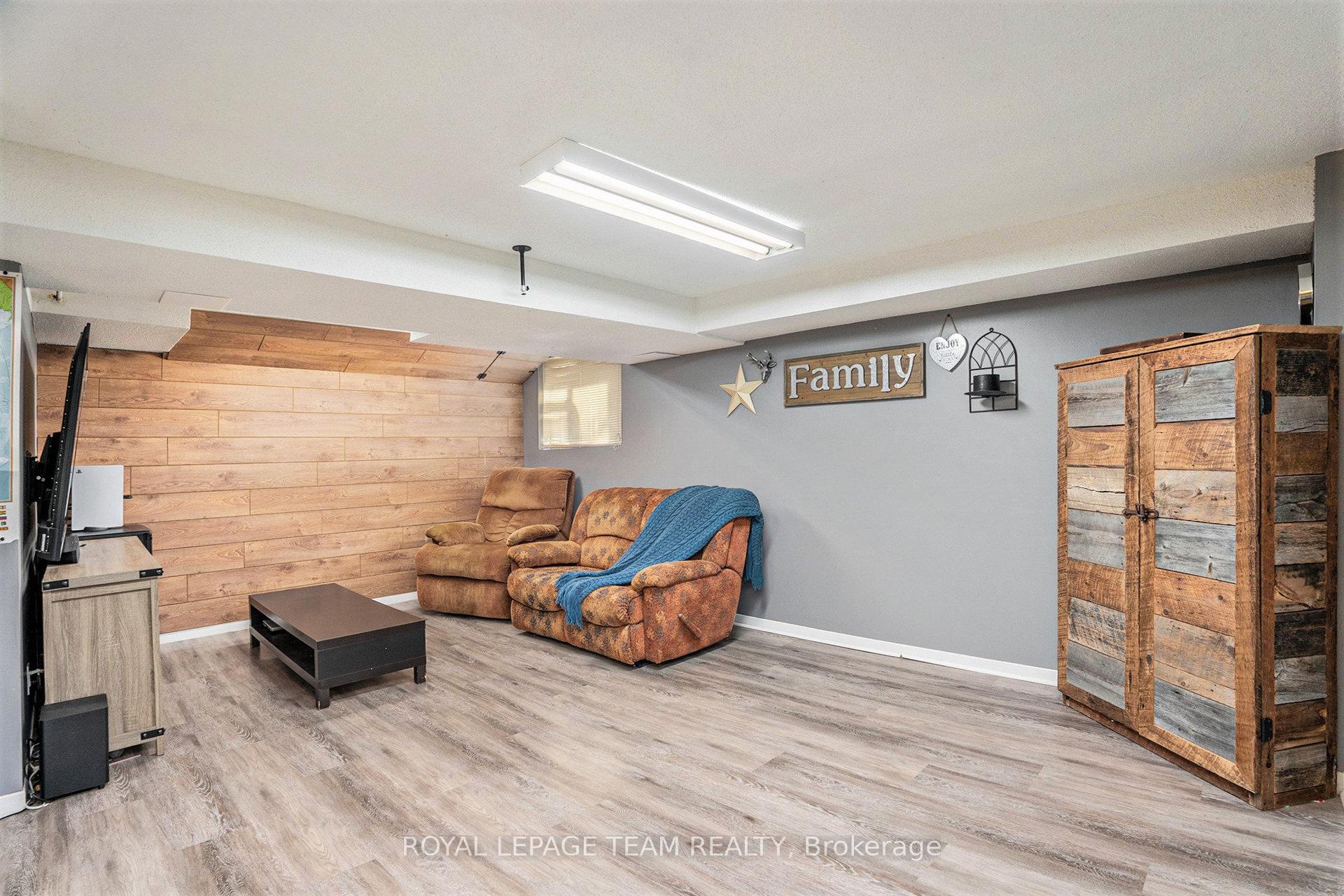 Photo 24 of 5 Sunnybrooke Drive, Ottawa, Kanata - Emerald Meadows/Trailwest — HOMEH