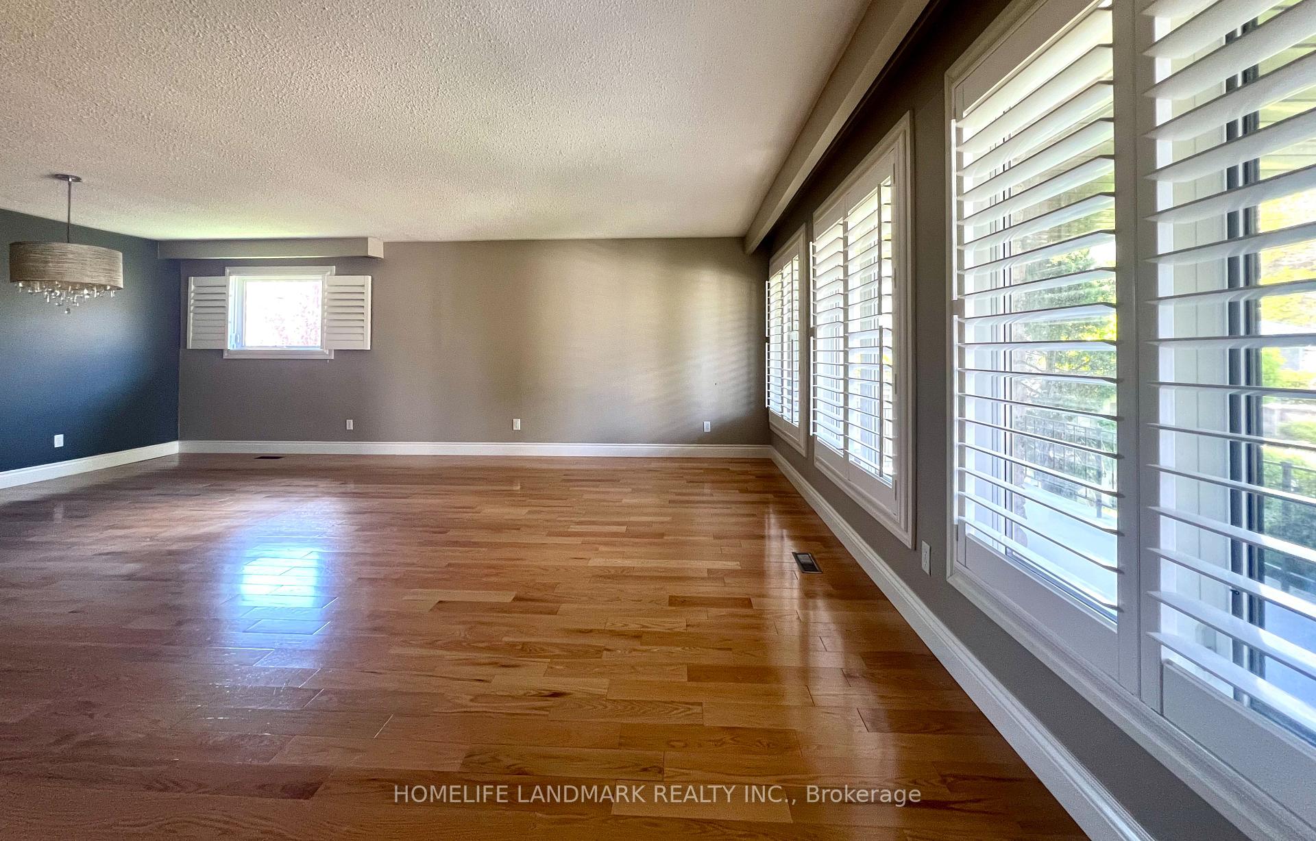 Photo 5 of 58 Liebeck Crescent, Markham, Unionville — HOMEH