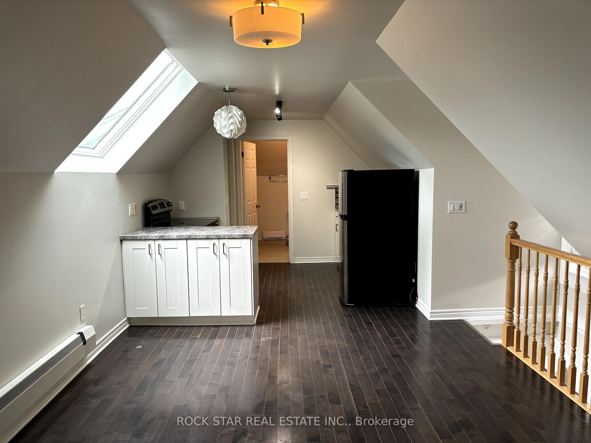 Photo 2 of Unit Unit 3/Third Floor, 322 Queen Street, Hamilton, Kirkendall — HOMEH