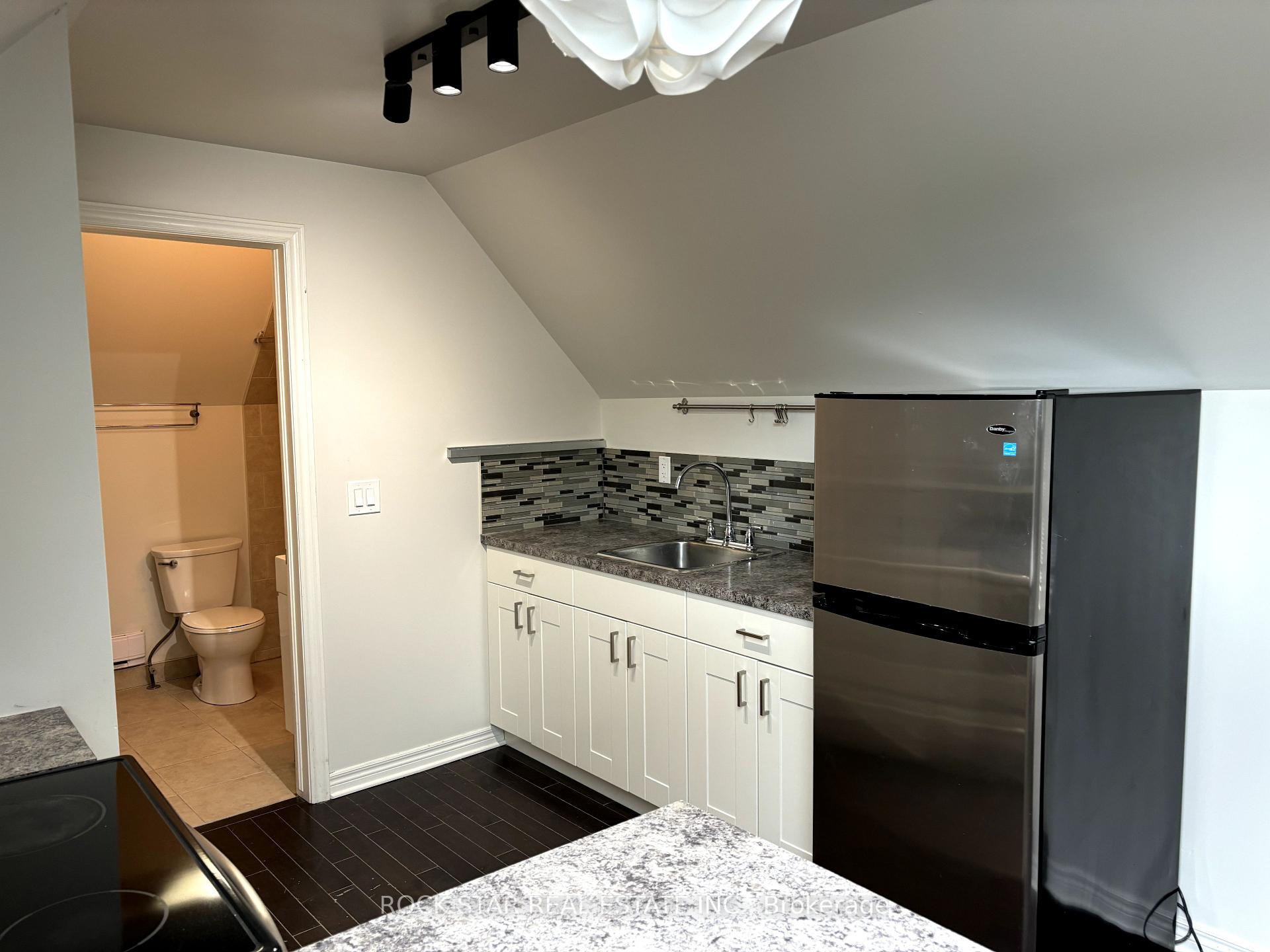 Photo 3 of Unit Unit 3/Third Floor, 322 Queen Street, Hamilton, Kirkendall — HOMEH