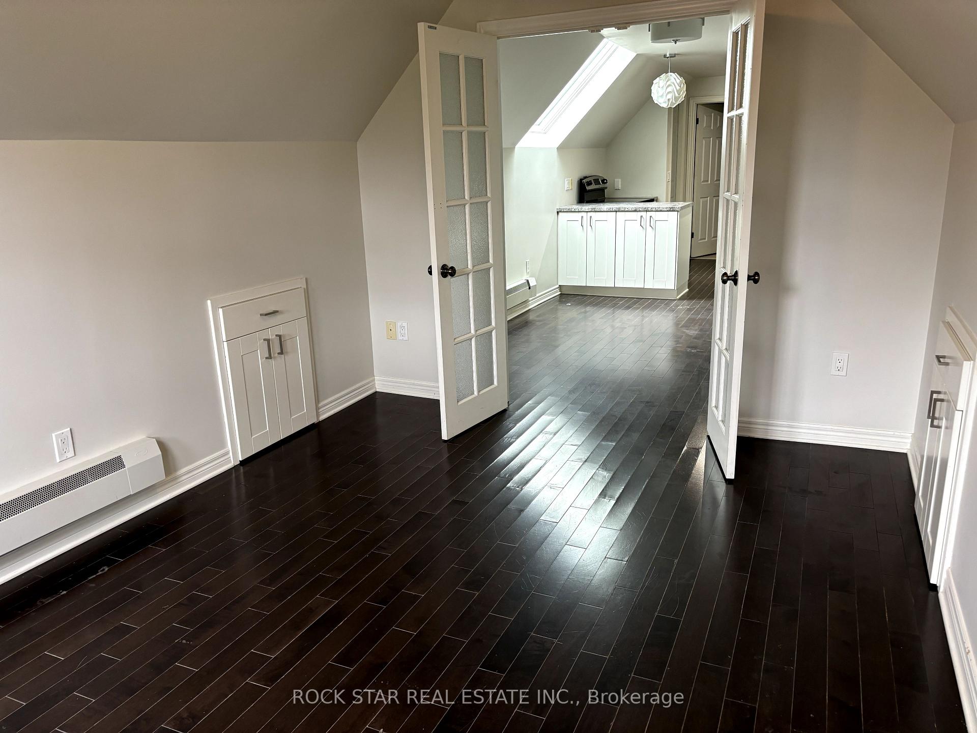 Photo 4 of Unit Unit 3/Third Floor, 322 Queen Street, Hamilton, Kirkendall — HOMEH