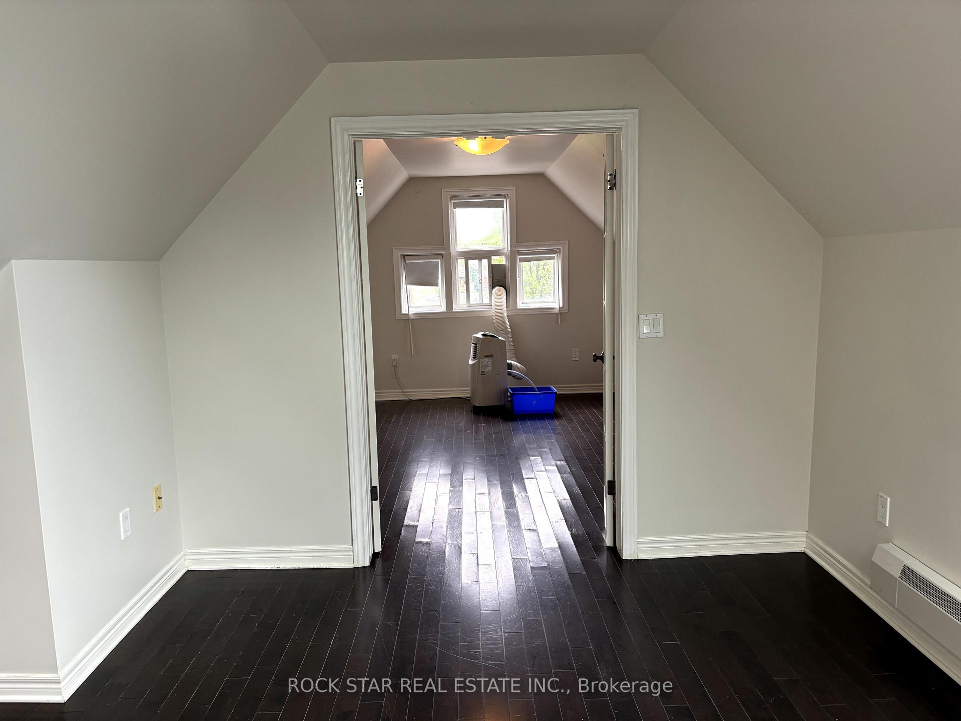 Photo 6 of Unit Unit 3/Third Floor, 322 Queen Street, Hamilton, Kirkendall — HOMEH